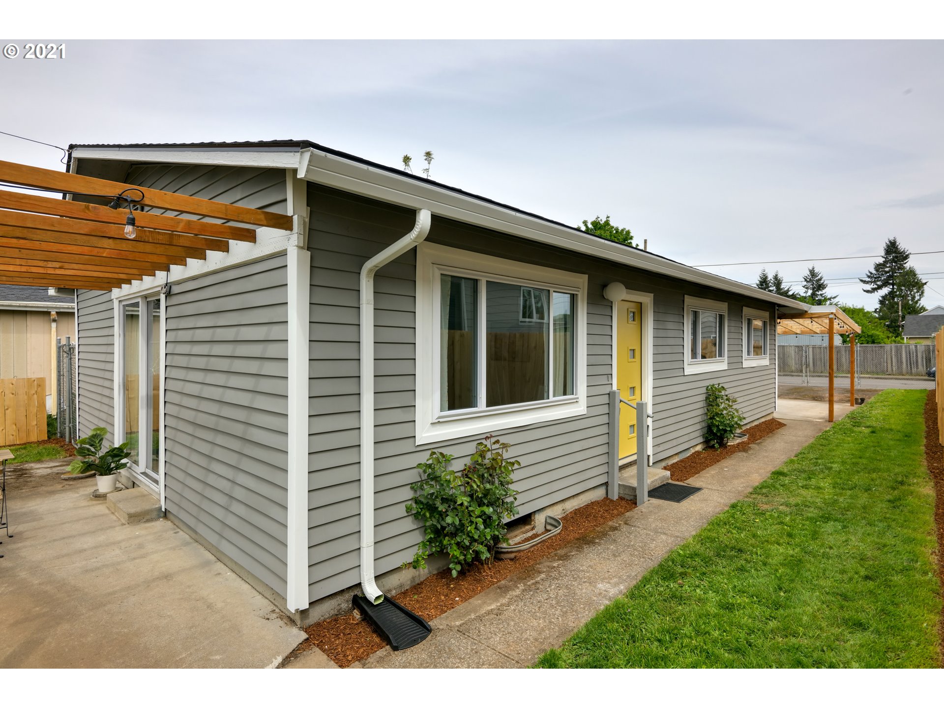 6216 SE 84TH AVE (1 of 16)