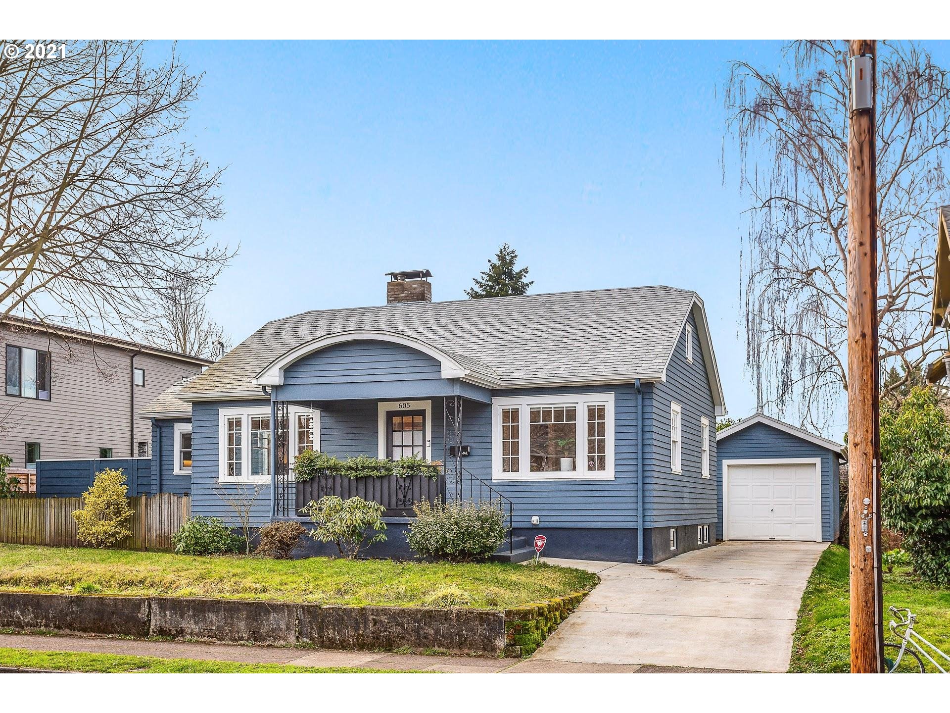 605 SE 49TH AVE (1 of 30)