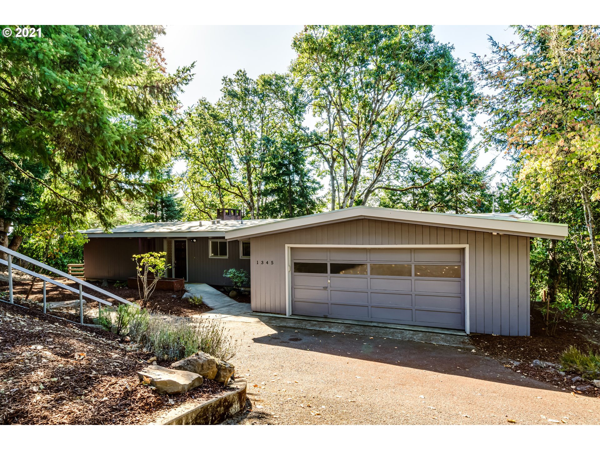 1345 NW FOREST DR (1 of 32)