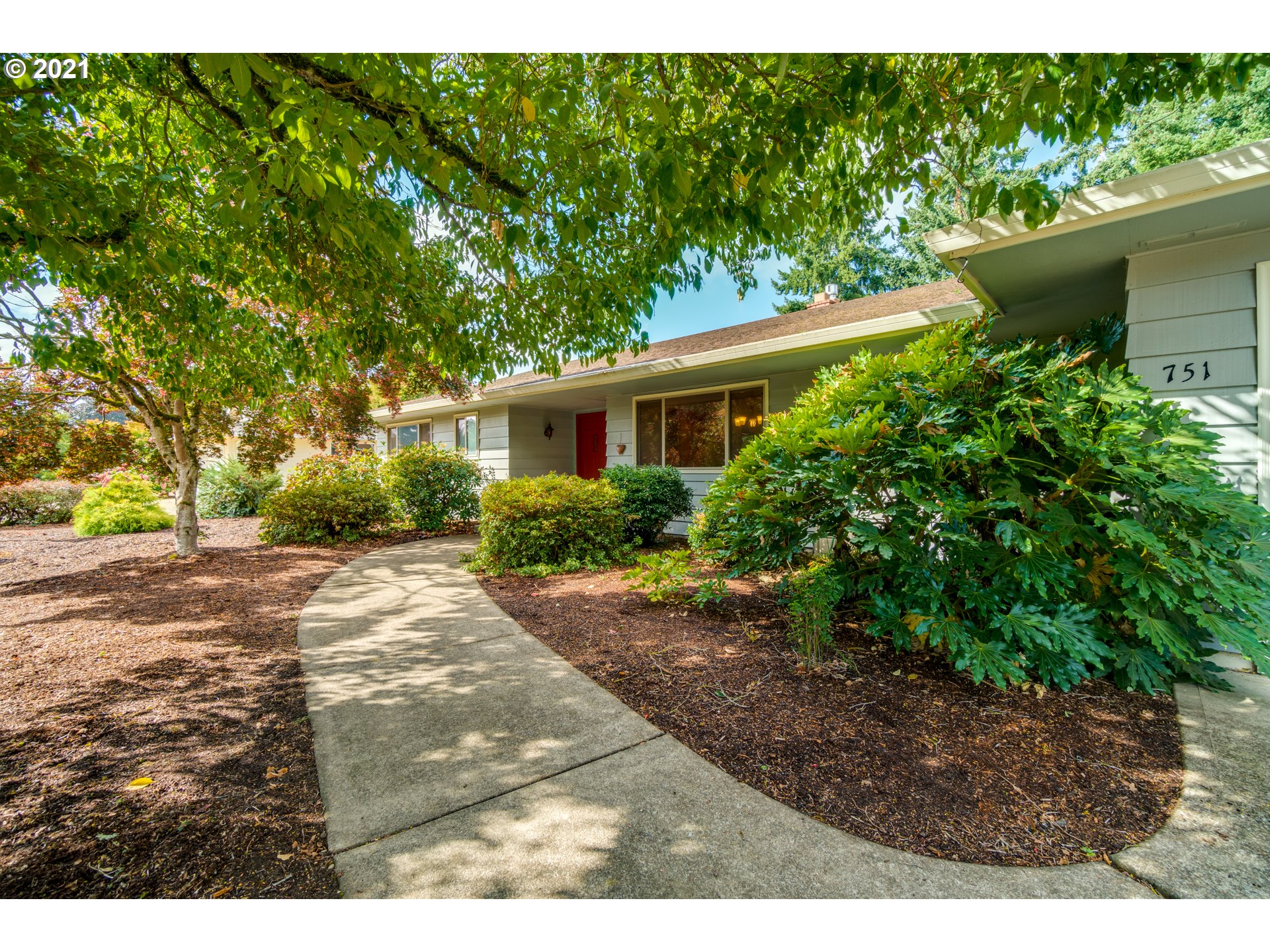 751 NW BAKER DR (1 of 32)