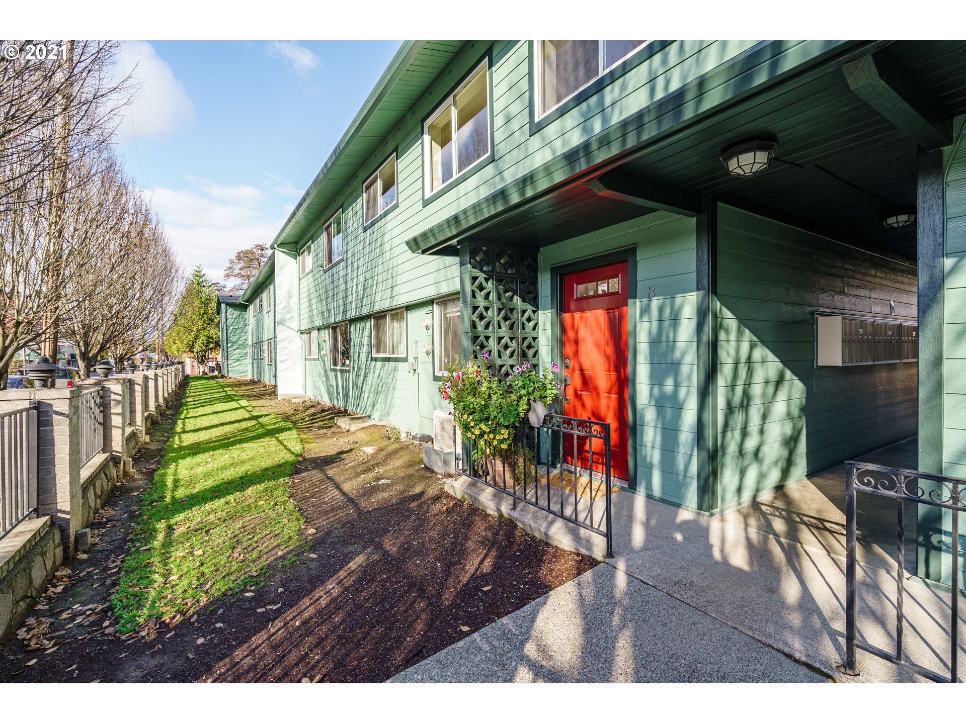 9333 N LOMBARD ST 8 (1 of 25)