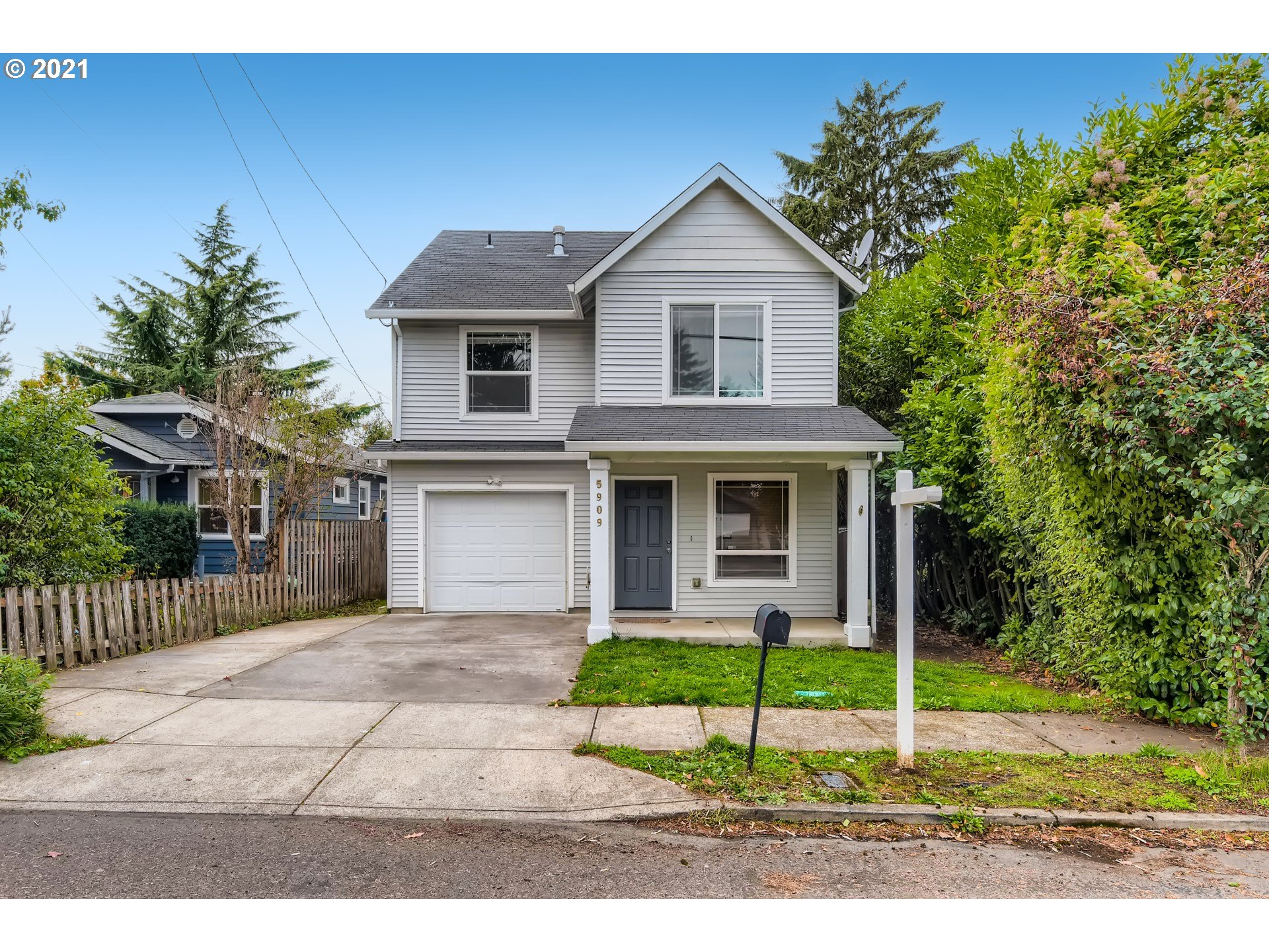 5909 SE 128TH AVE (1 of 28)