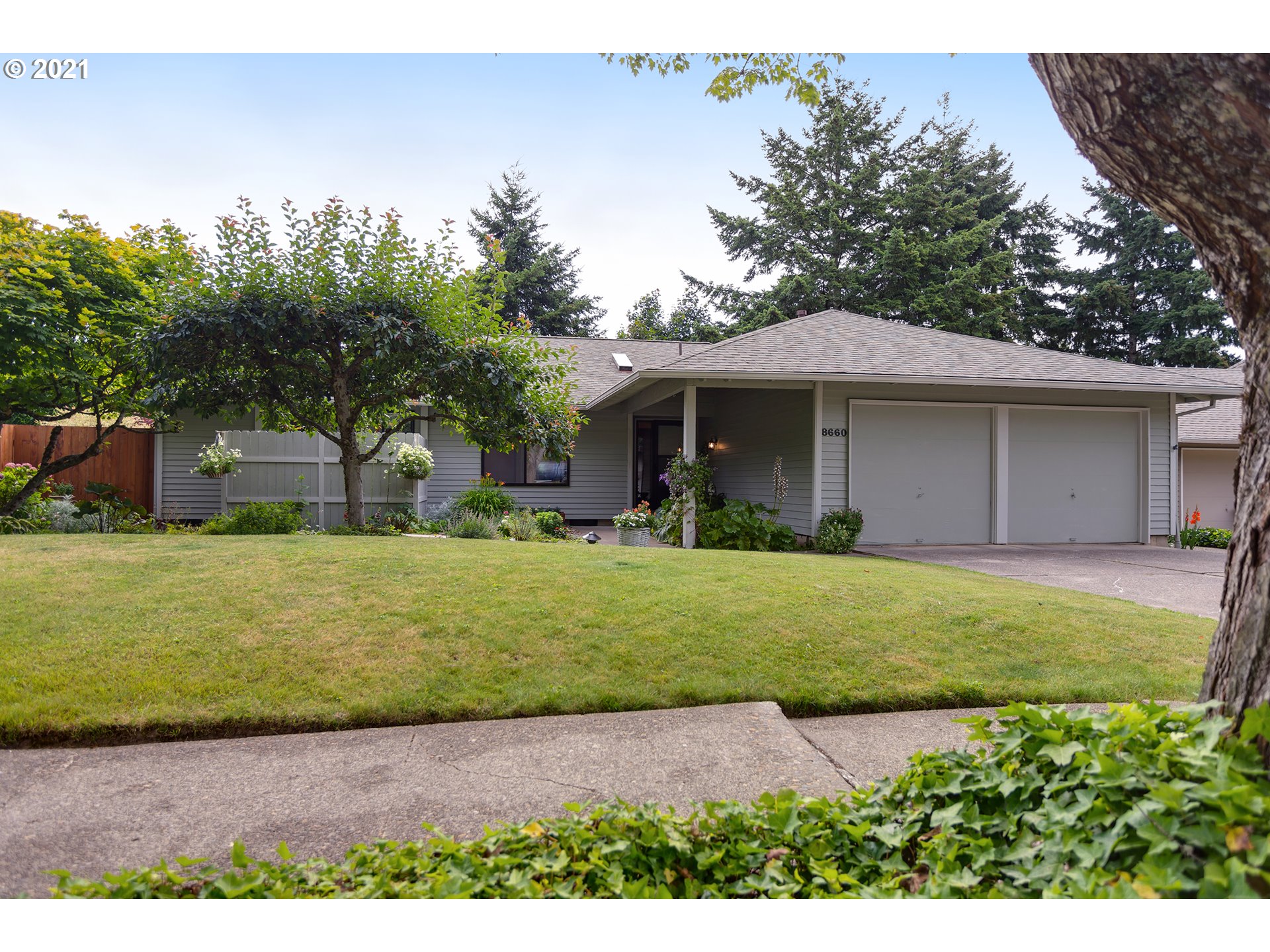 8660 SW BRIDLETRAIL AVE (1 of 32)