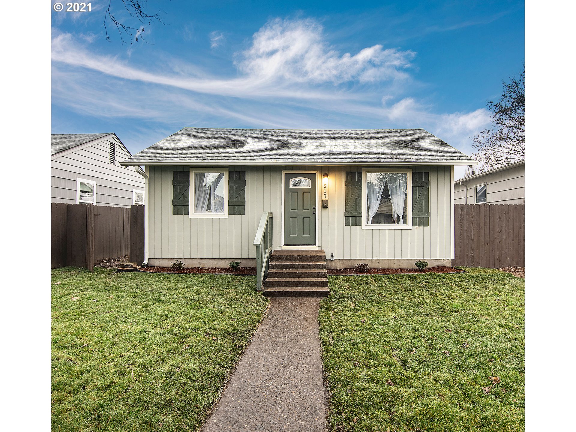 217 20TH AVE (1 of 18)