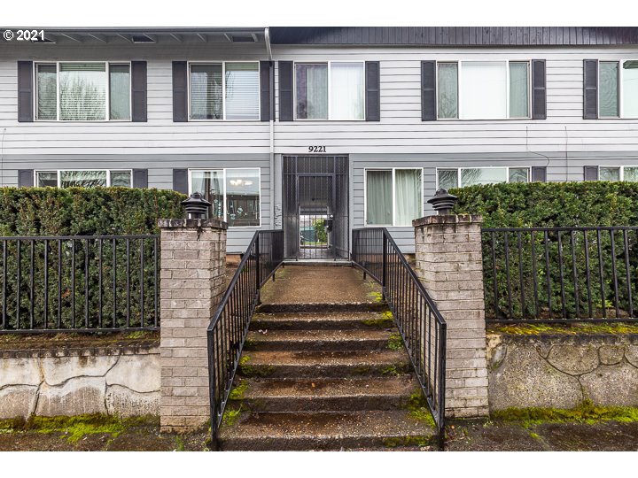9221 N LOMBARD ST 5 (1 of 32)