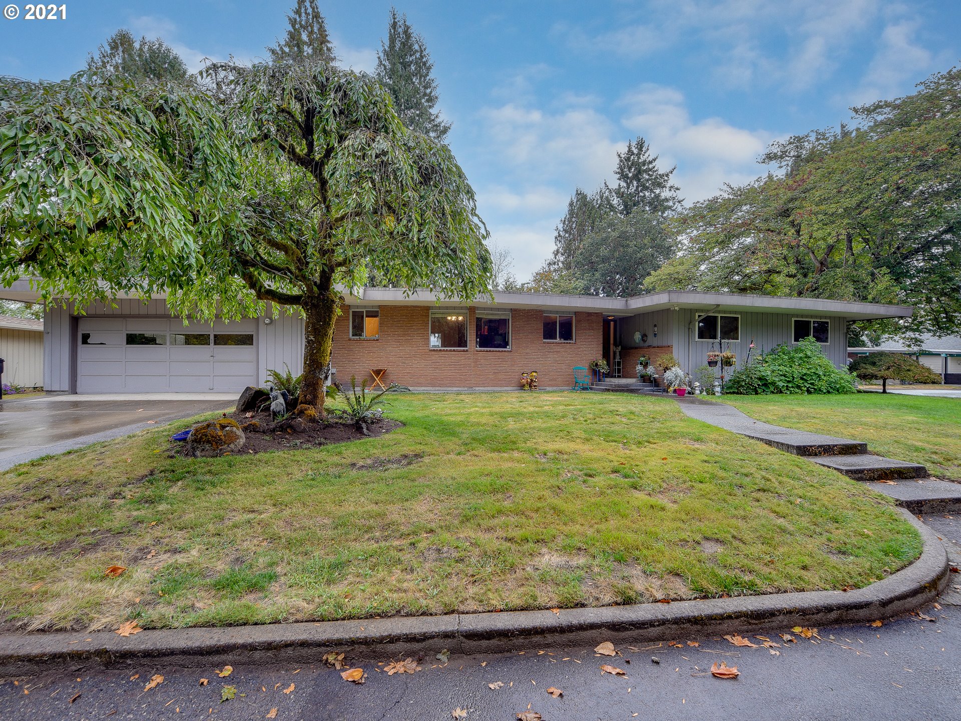 412 ISLAND AIRE DR (1 of 25)