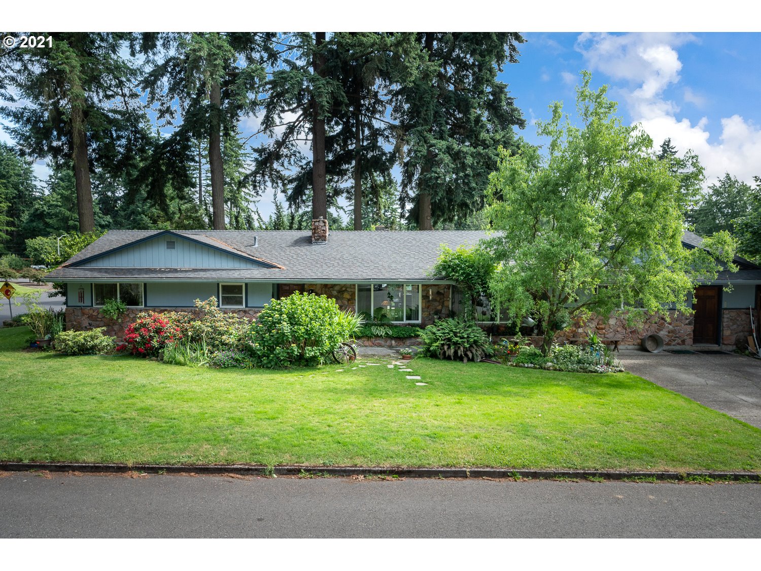 9711 SE BUTTE AVE (1 of 24)