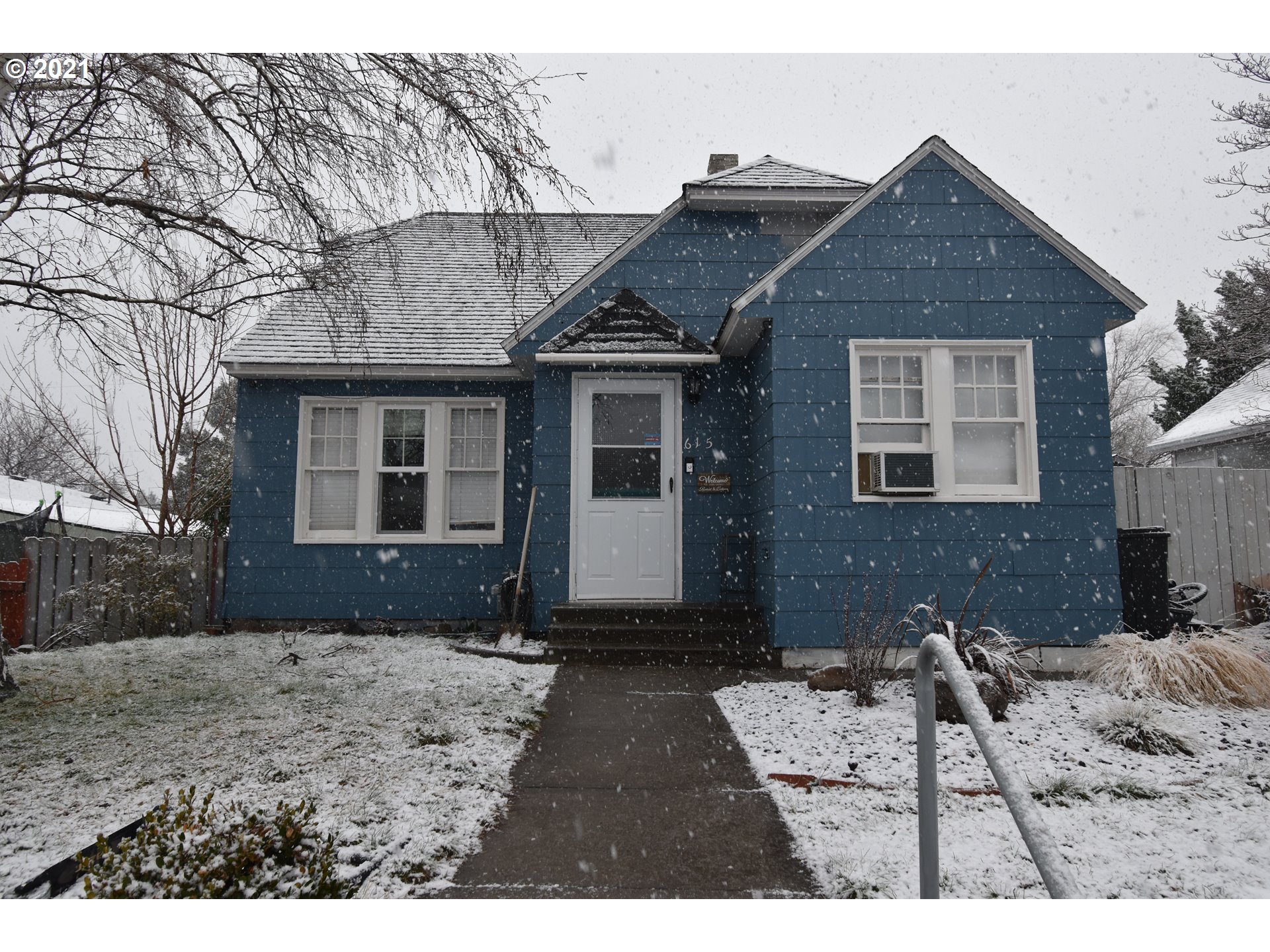 615 W 11TH ST (1 of 1)