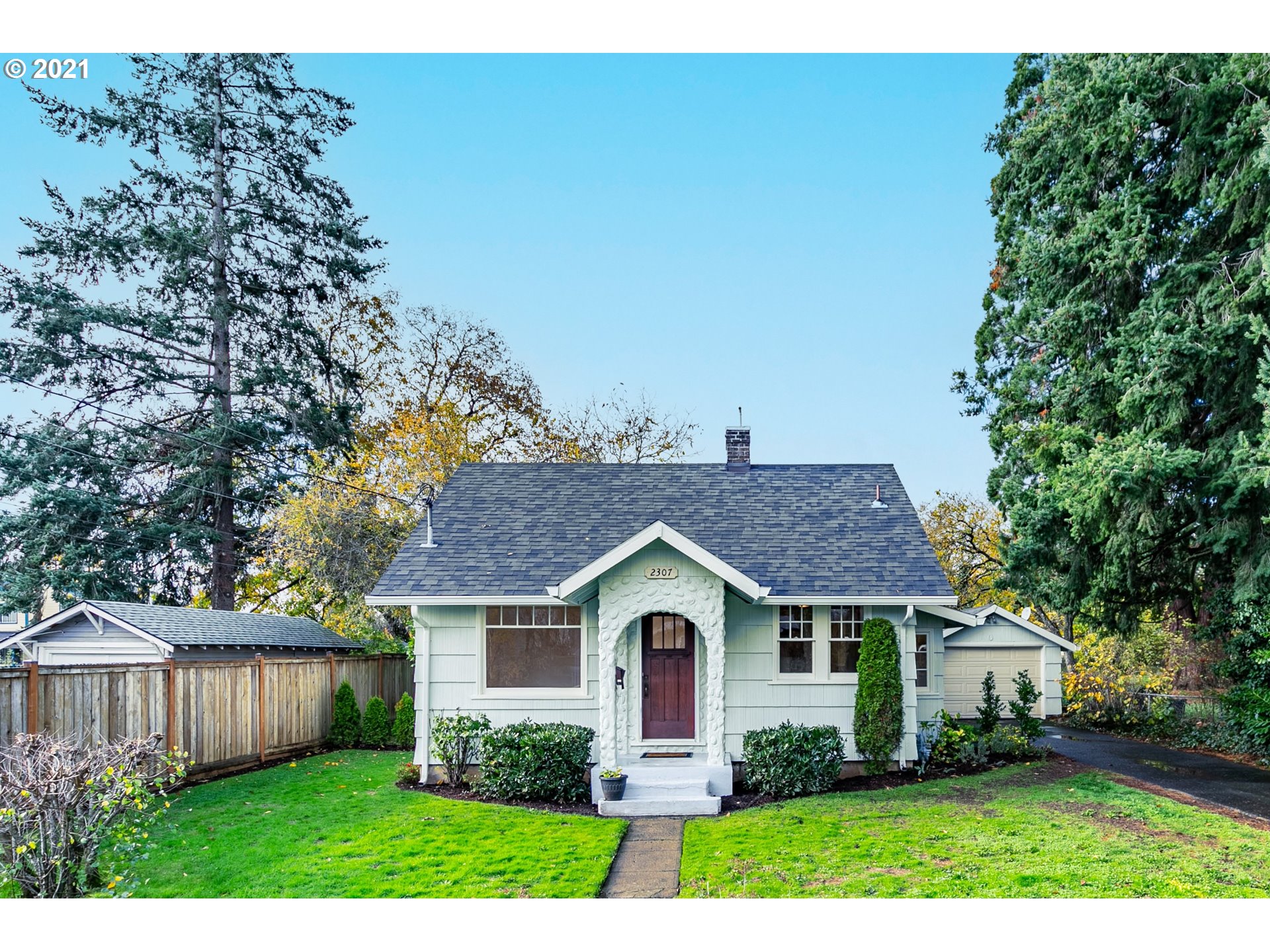 2307 SE 89TH AVE (1 of 31)