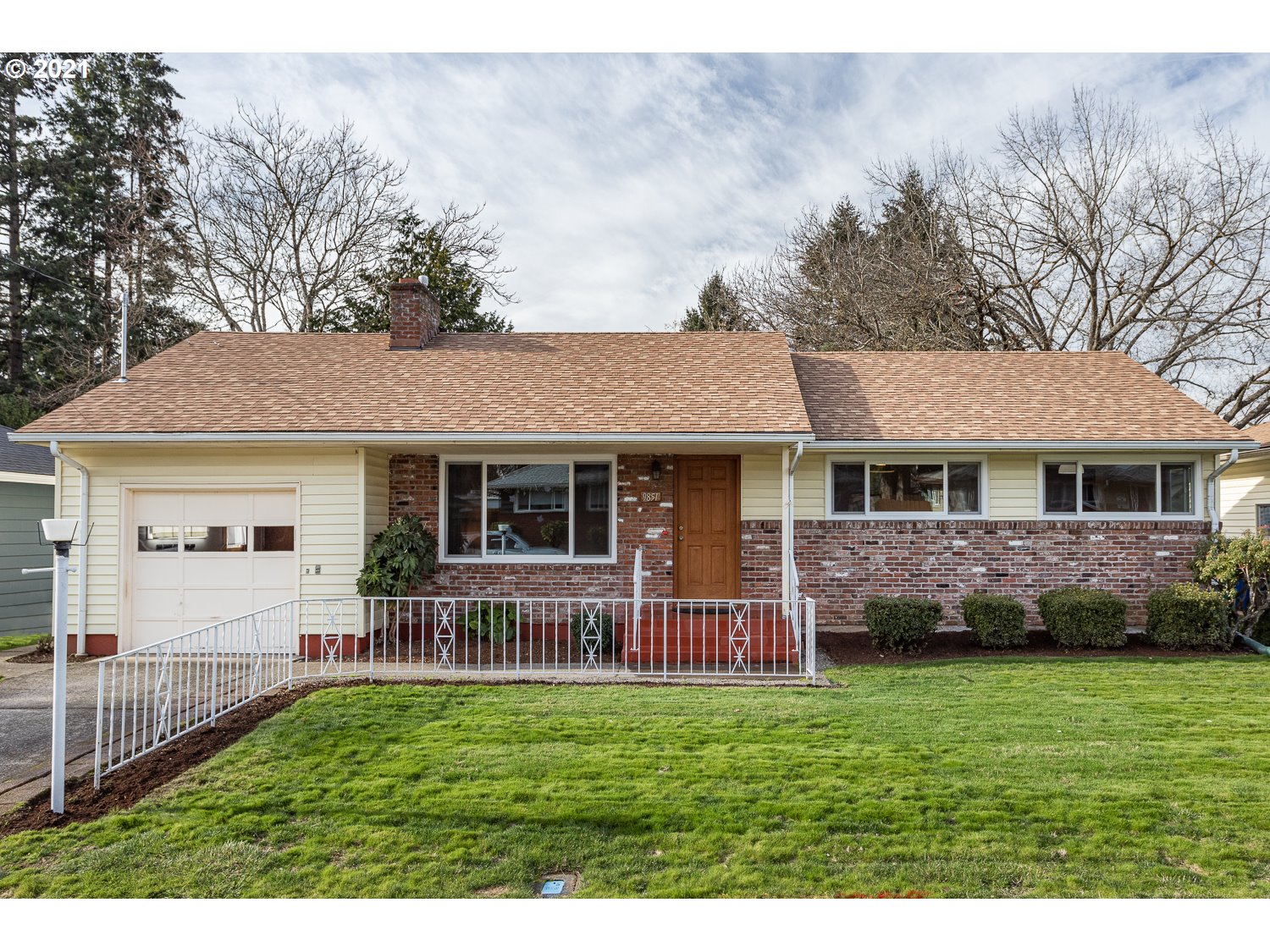 9851 SE 36TH AVE (1 of 32)