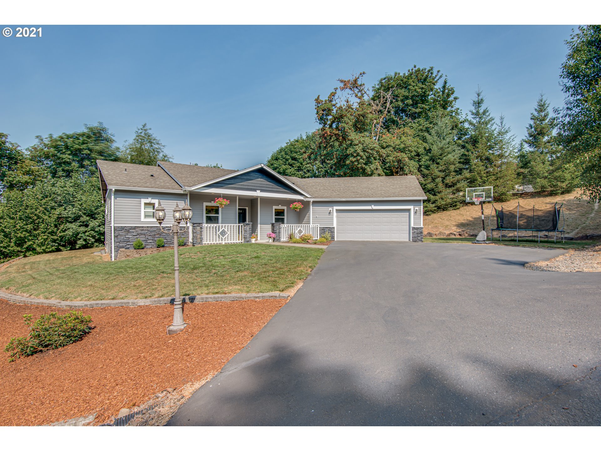 251 HILLSDALE DR (1 of 32)