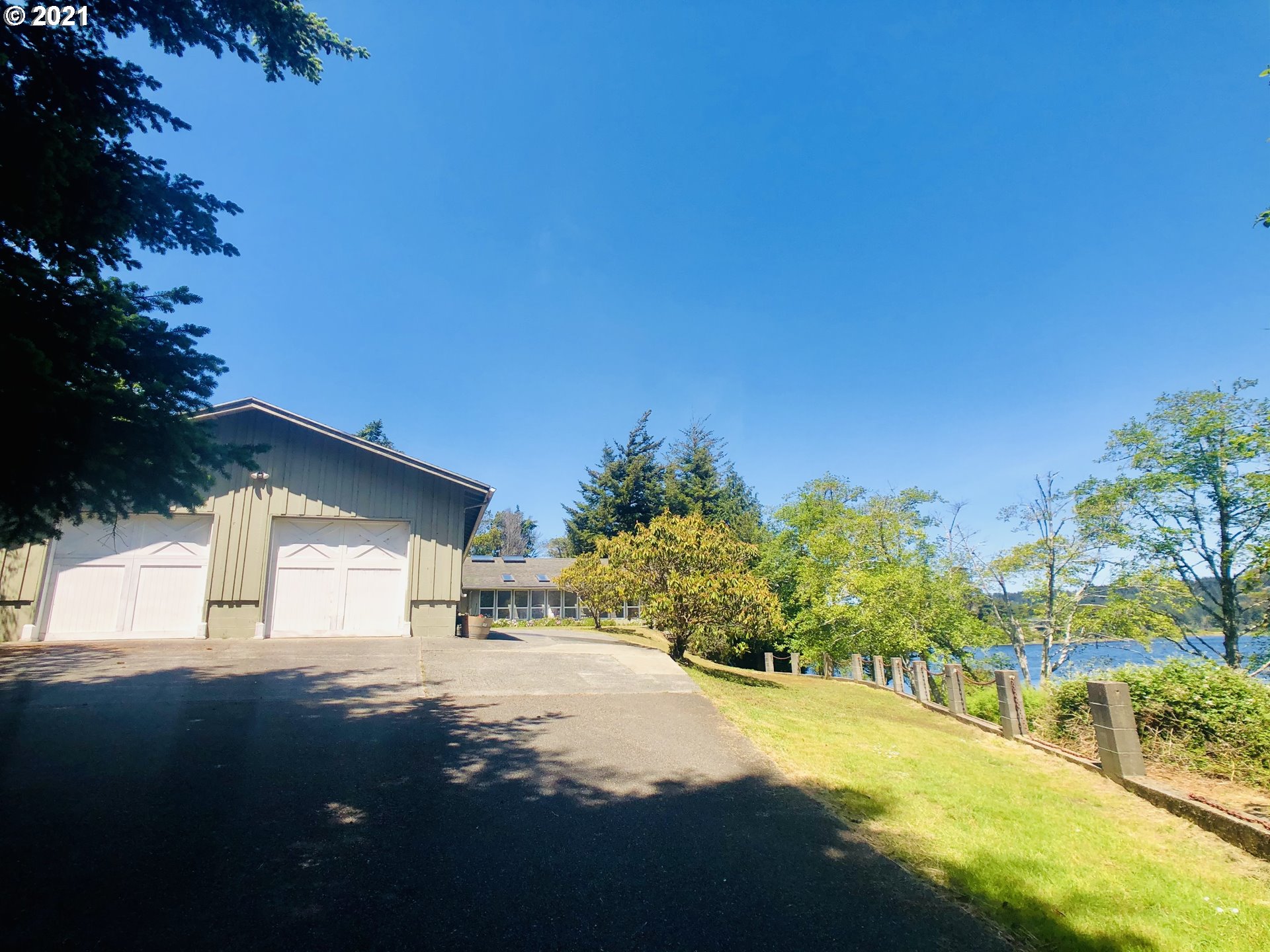 1080 LAKESHORE DR (1 of 31)