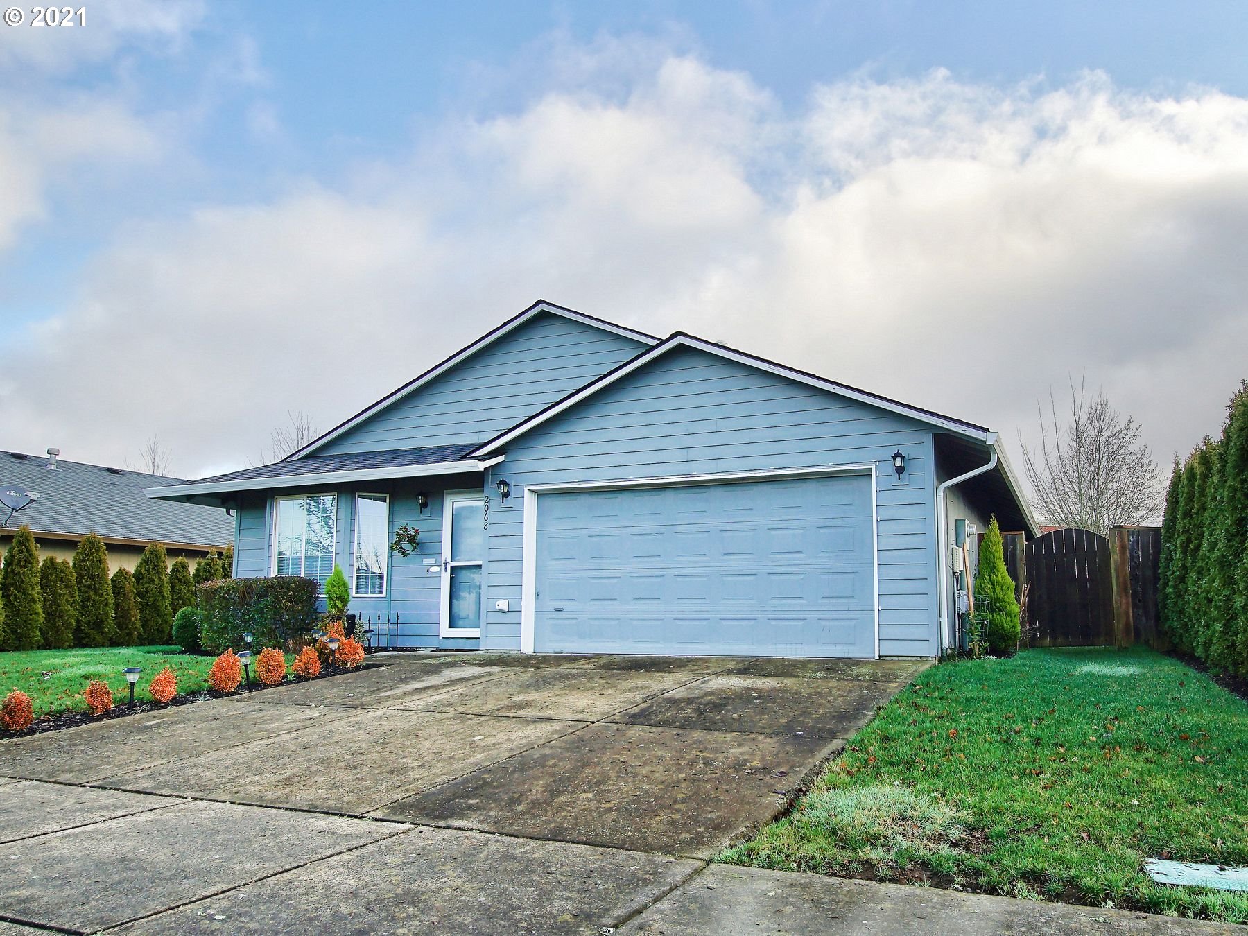 2068 SE 63RD AVE (1 of 32)
