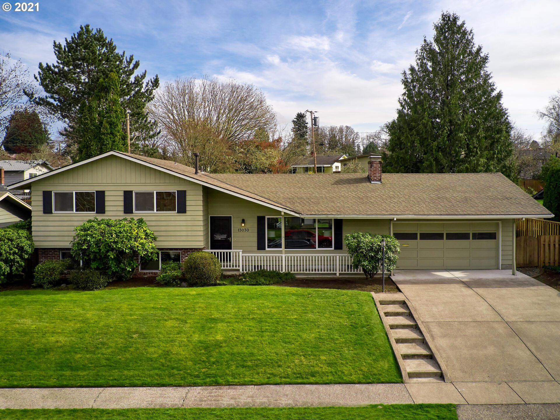 13030 SW FOOTHILL DR (1 of 25)