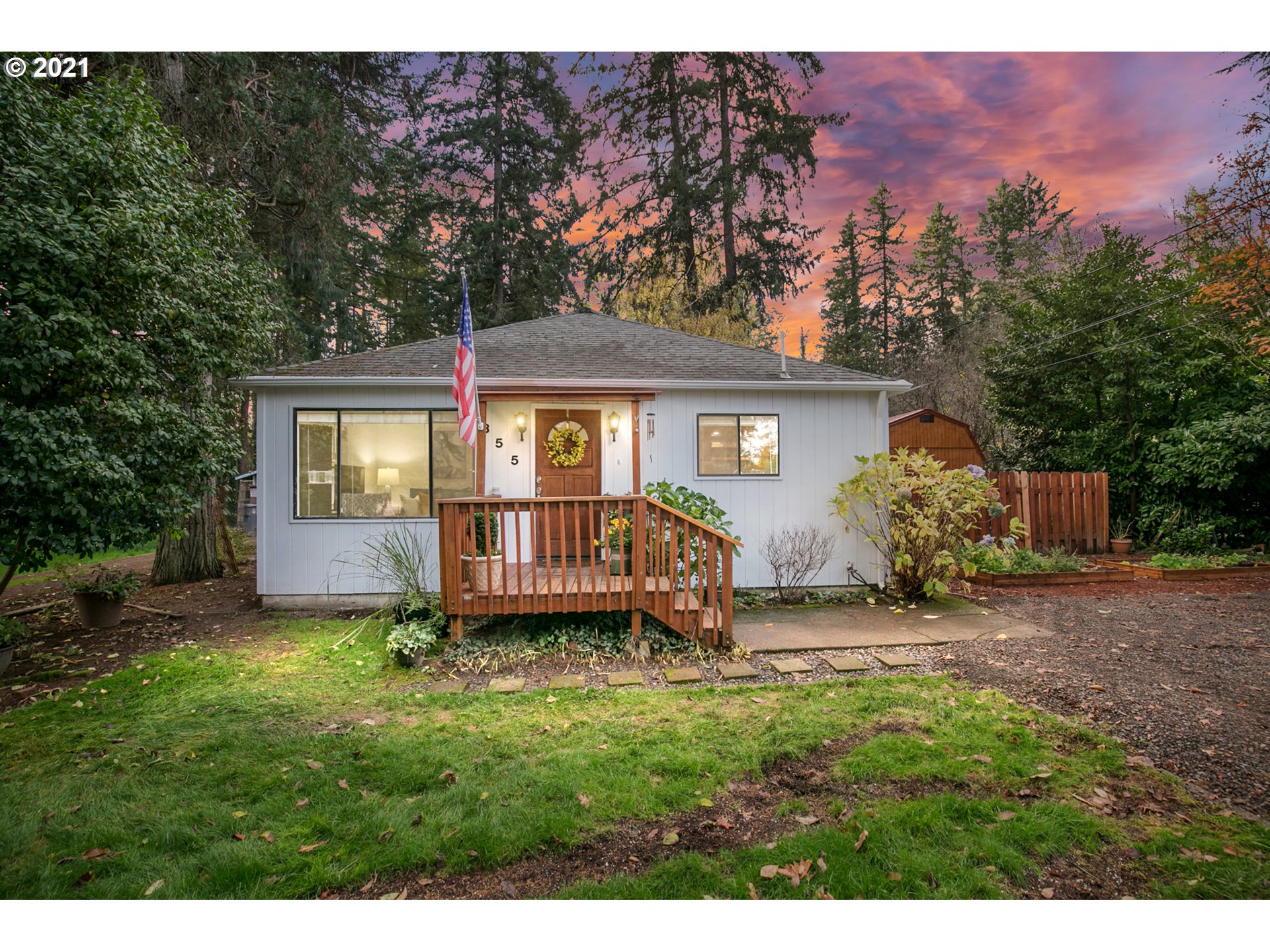 355 SE 26TH AVE (1 of 26)