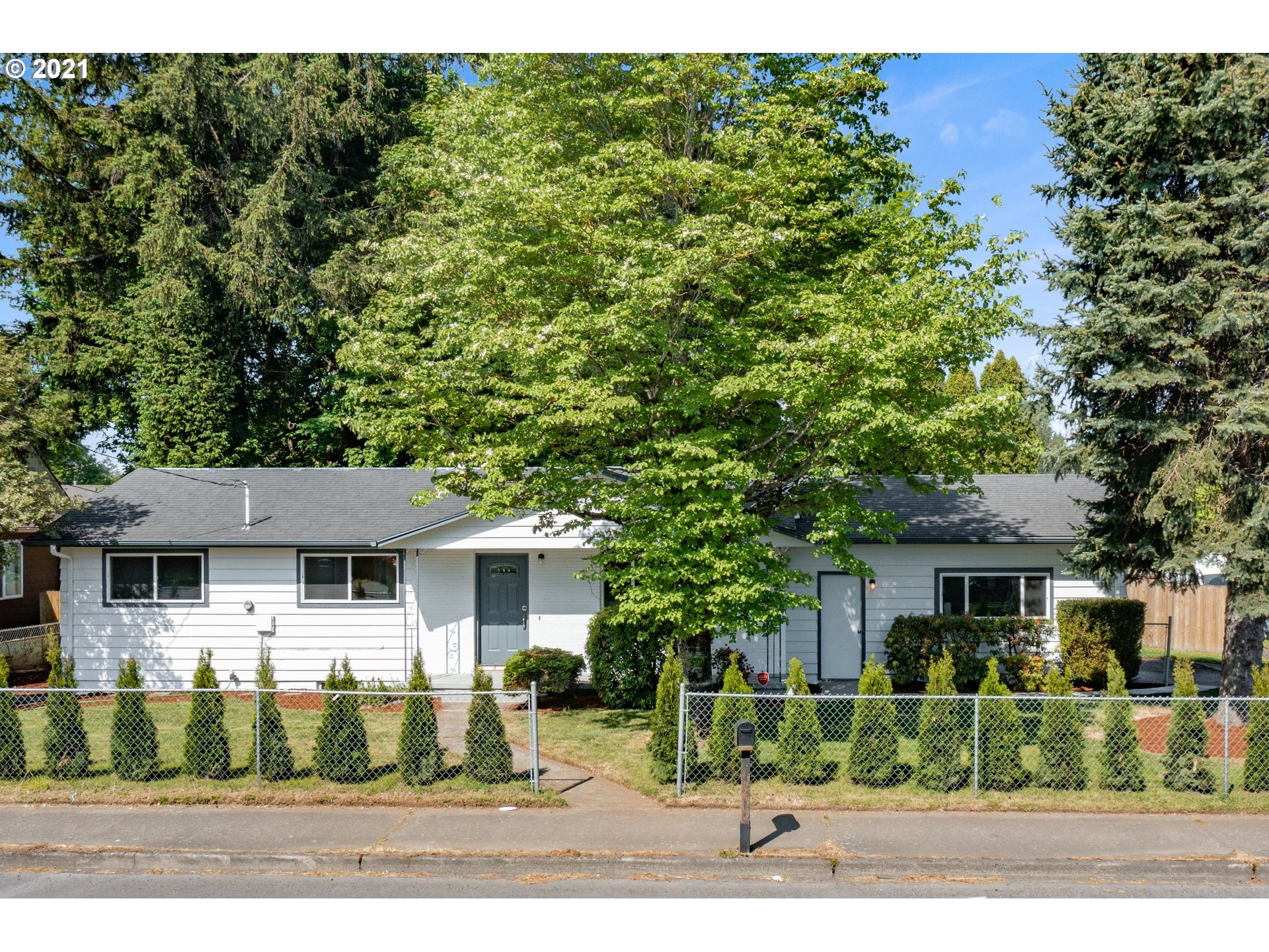 1011 SE 223RD AVE (1 of 32)