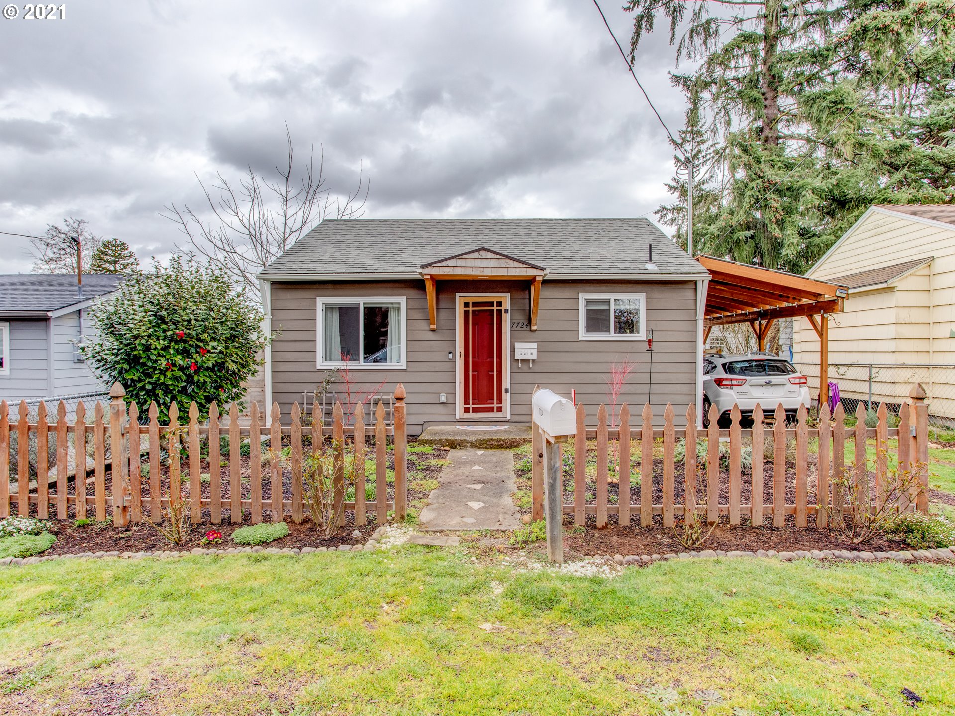 7724 SE 65TH AVE (1 of 25)
