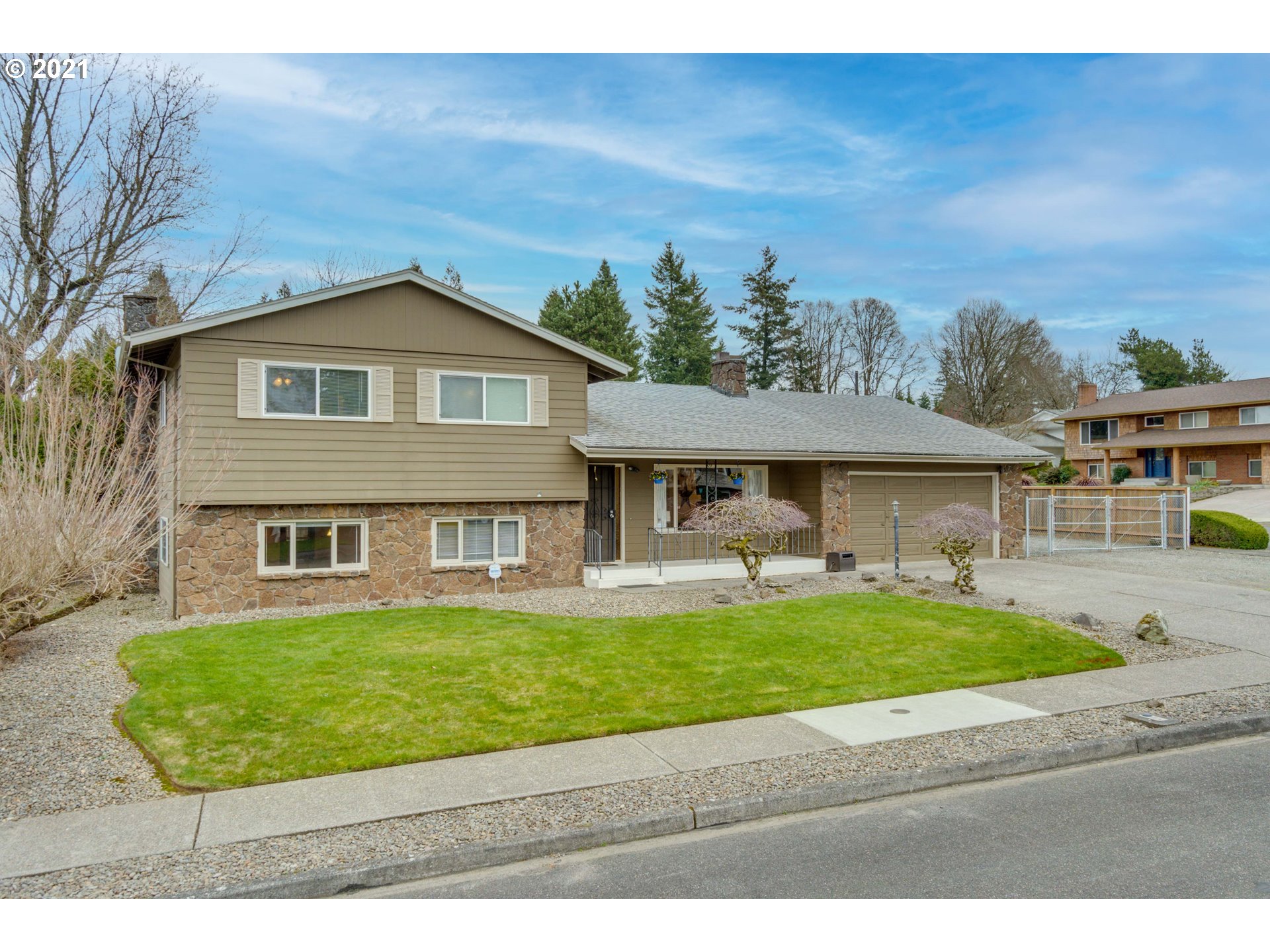 810 NW RIVERVIEW AVE (1 of 32)
