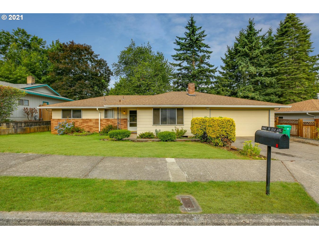 1047 SE 213TH AVE (1 of 24)