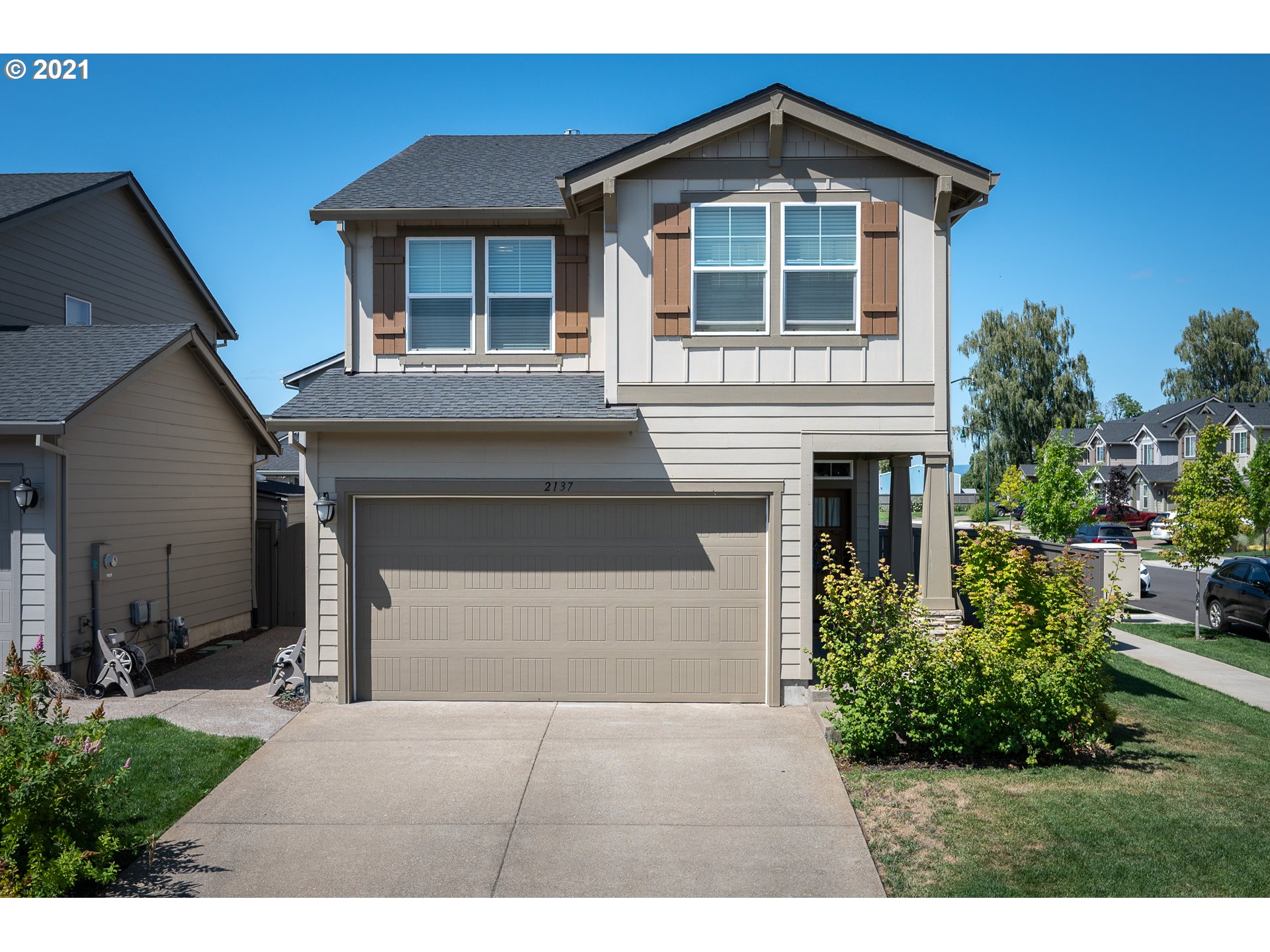 2137 SILVERSTONE DR (1 of 28)
