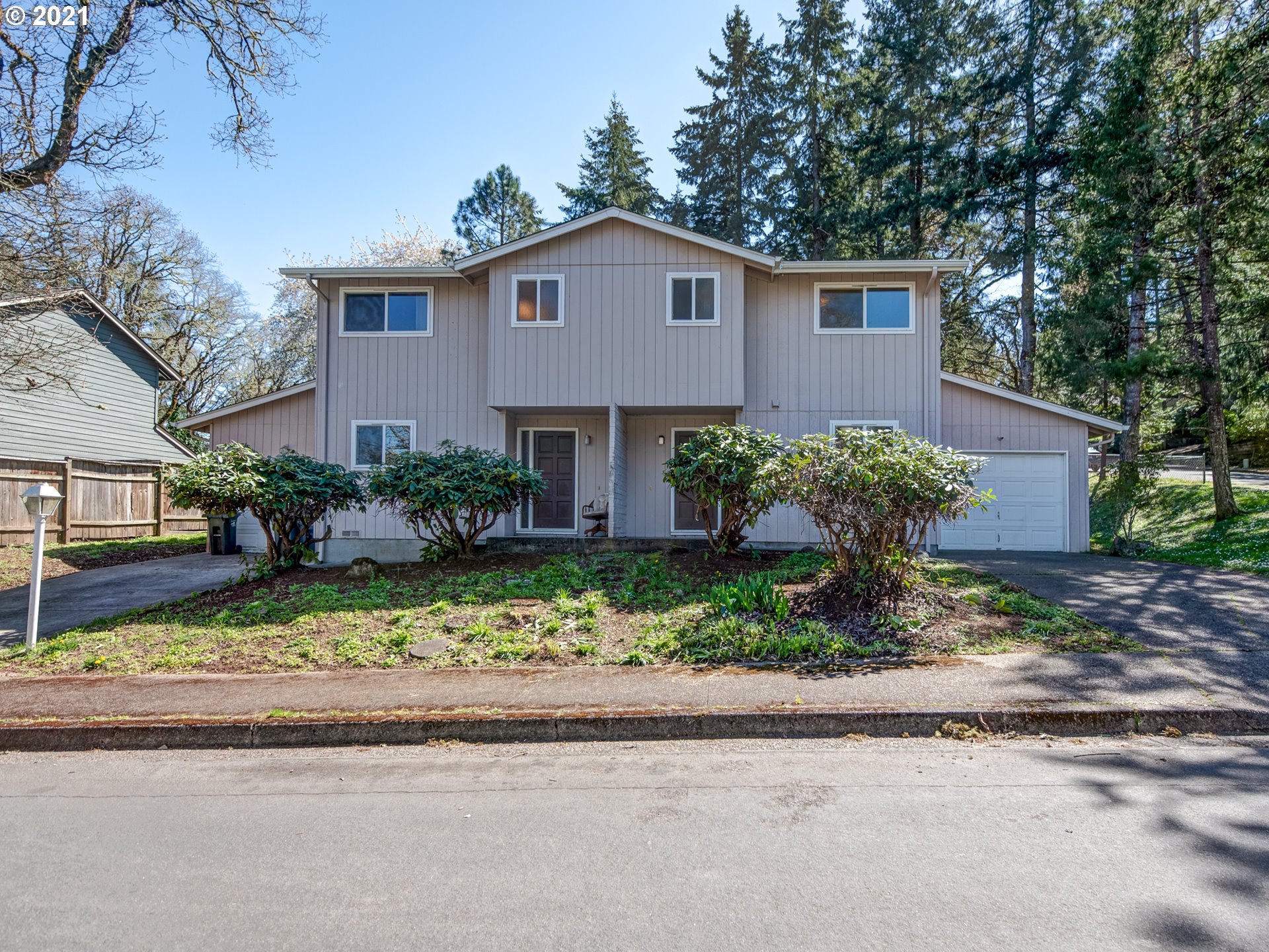 702 FOOTHILL DR (1 of 28)