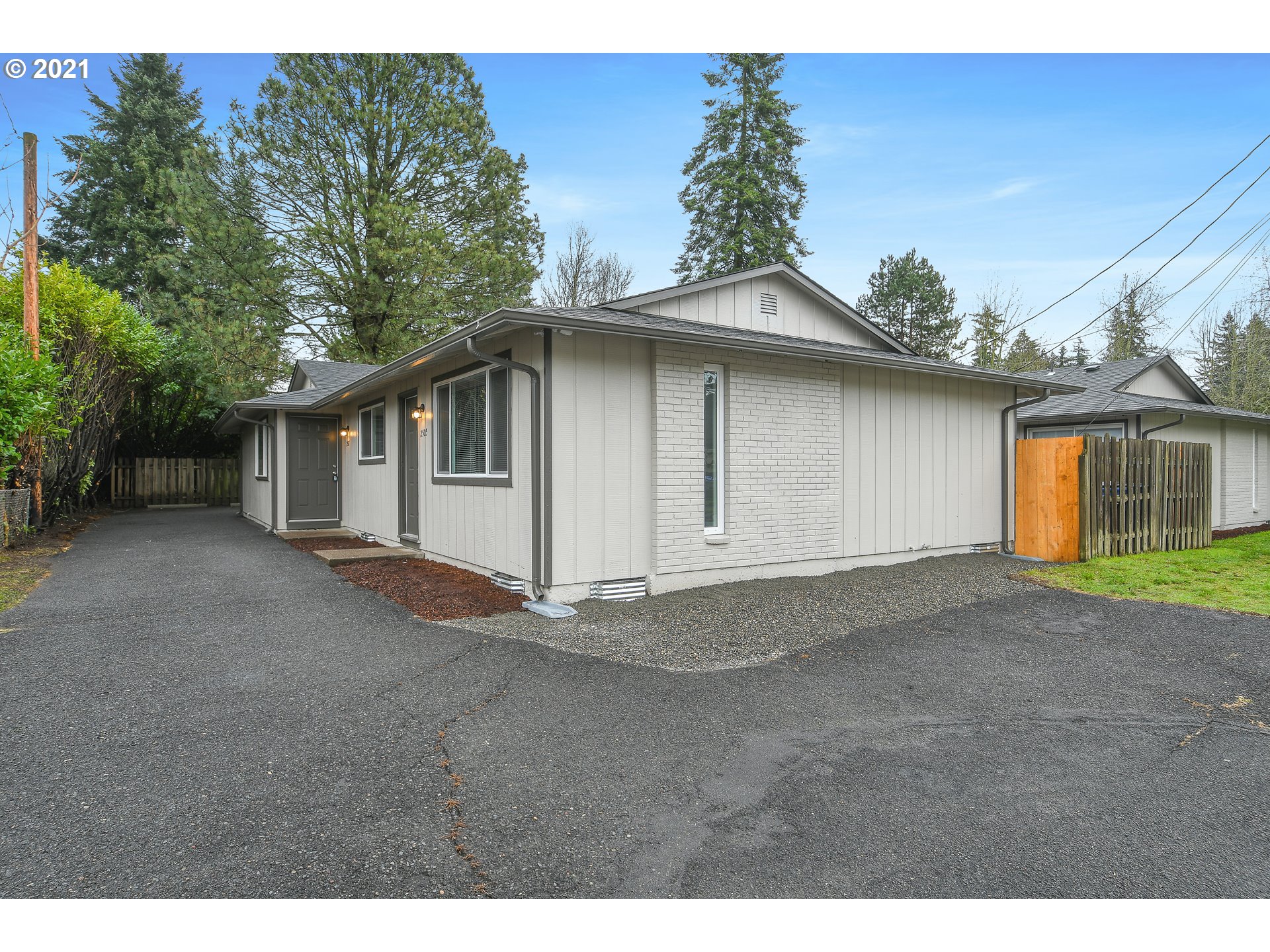 2505 FORT VANCOUVER WAY (1 of 27)