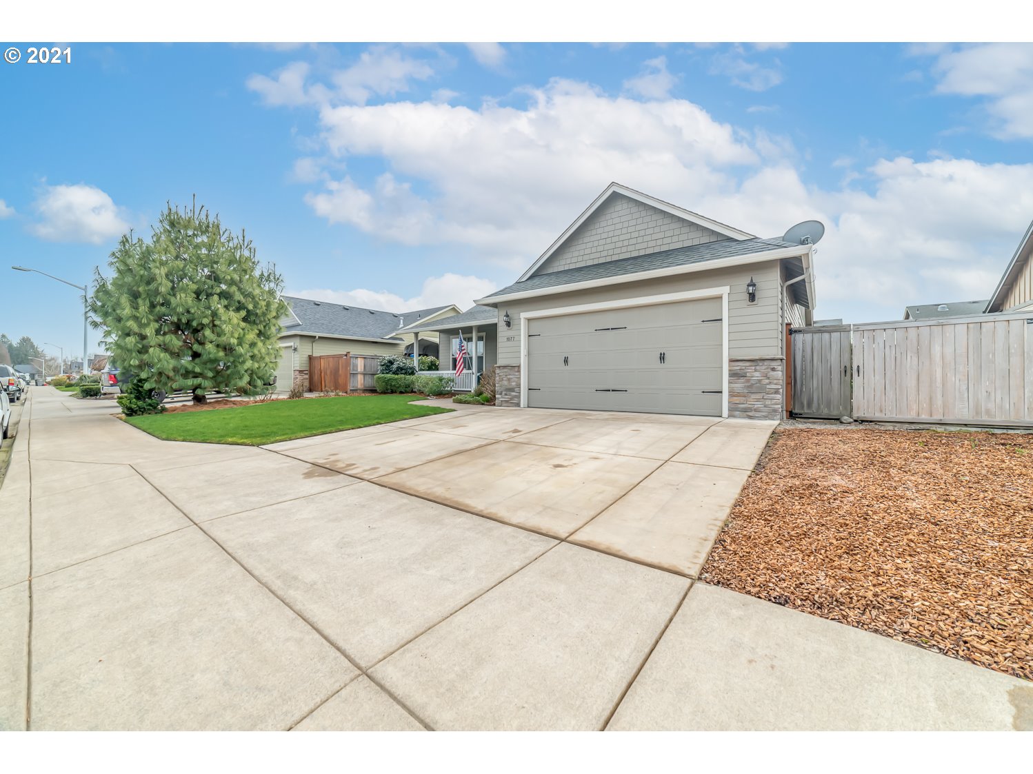1077 LADD AVE (1 of 31)