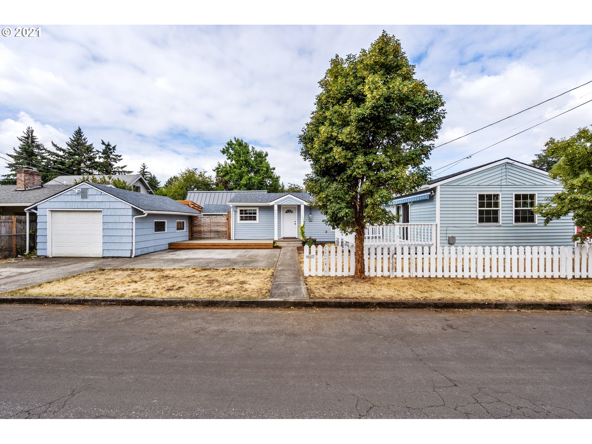 4607 SE 53RD AVE (1 of 32)