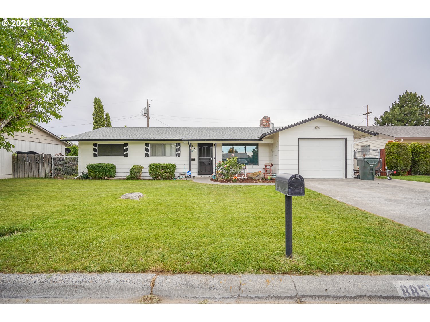 885 W QUINCE AVE (1 of 27)