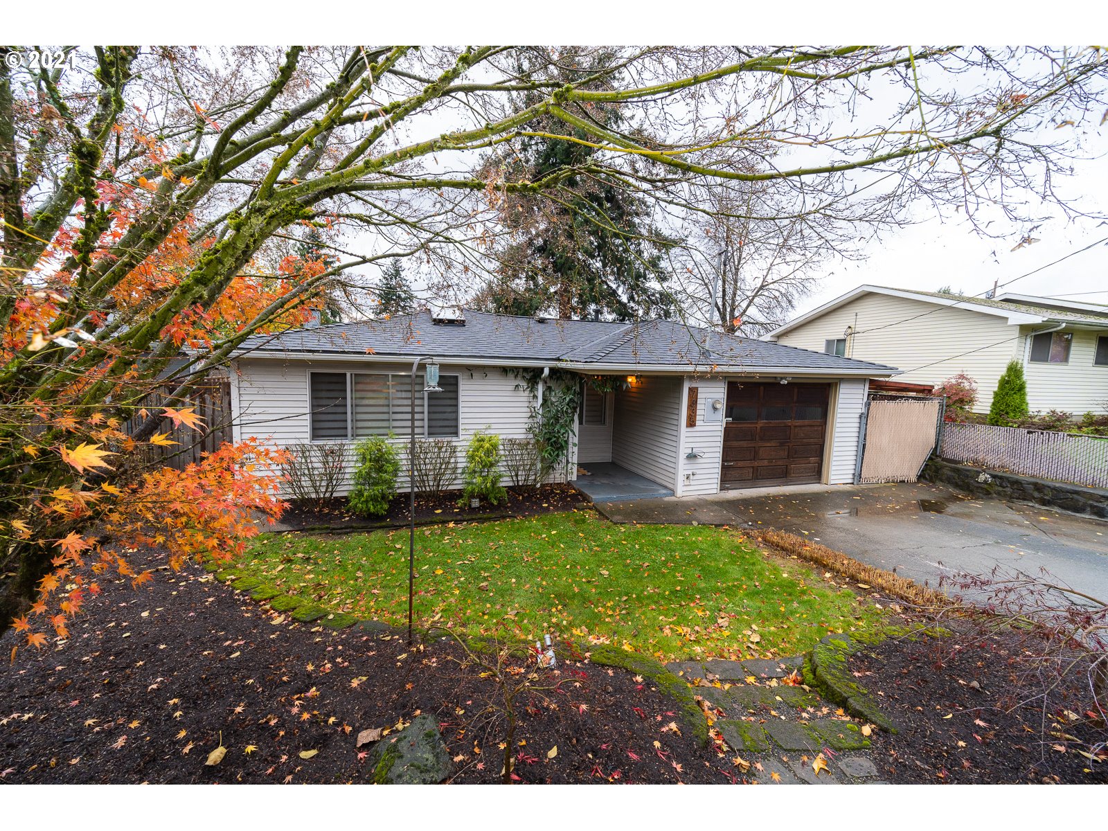 7335 SE 48TH AVE (1 of 29)