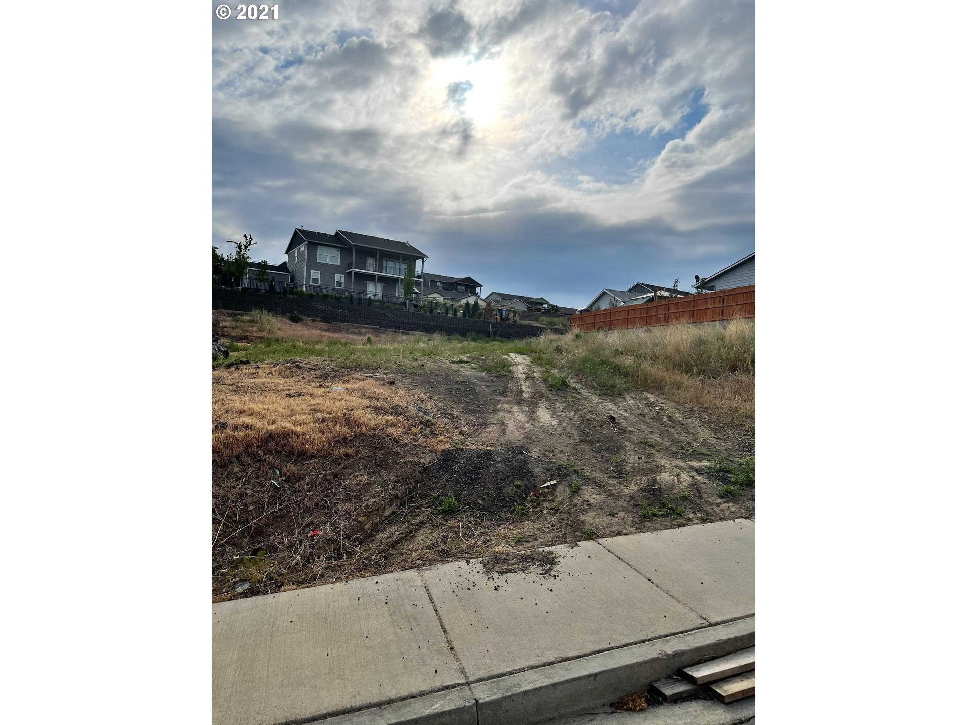 513 SW Tahoe AVE (1 of 3)