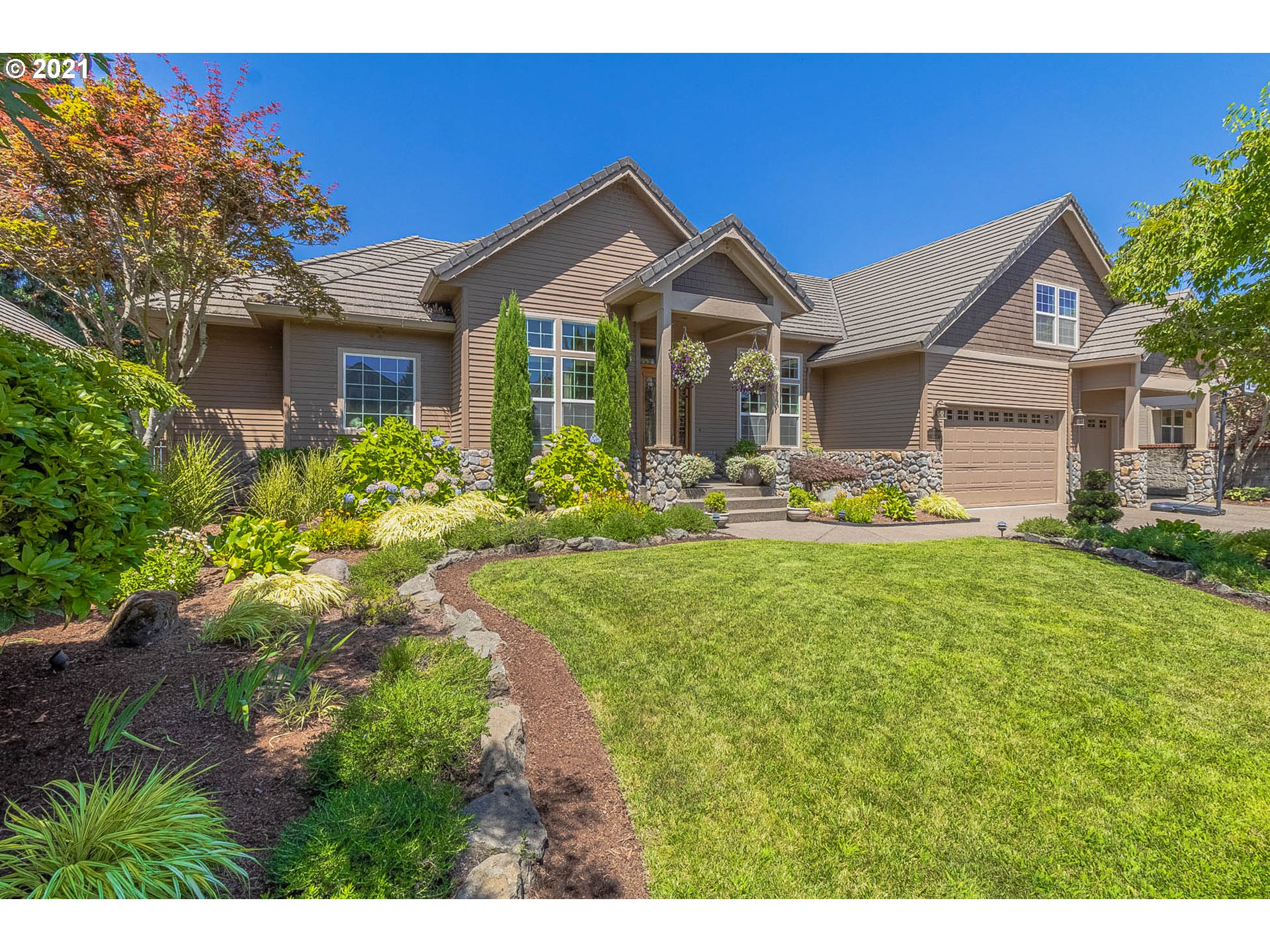 3339 RIVERPLACE DR (1 of 32)