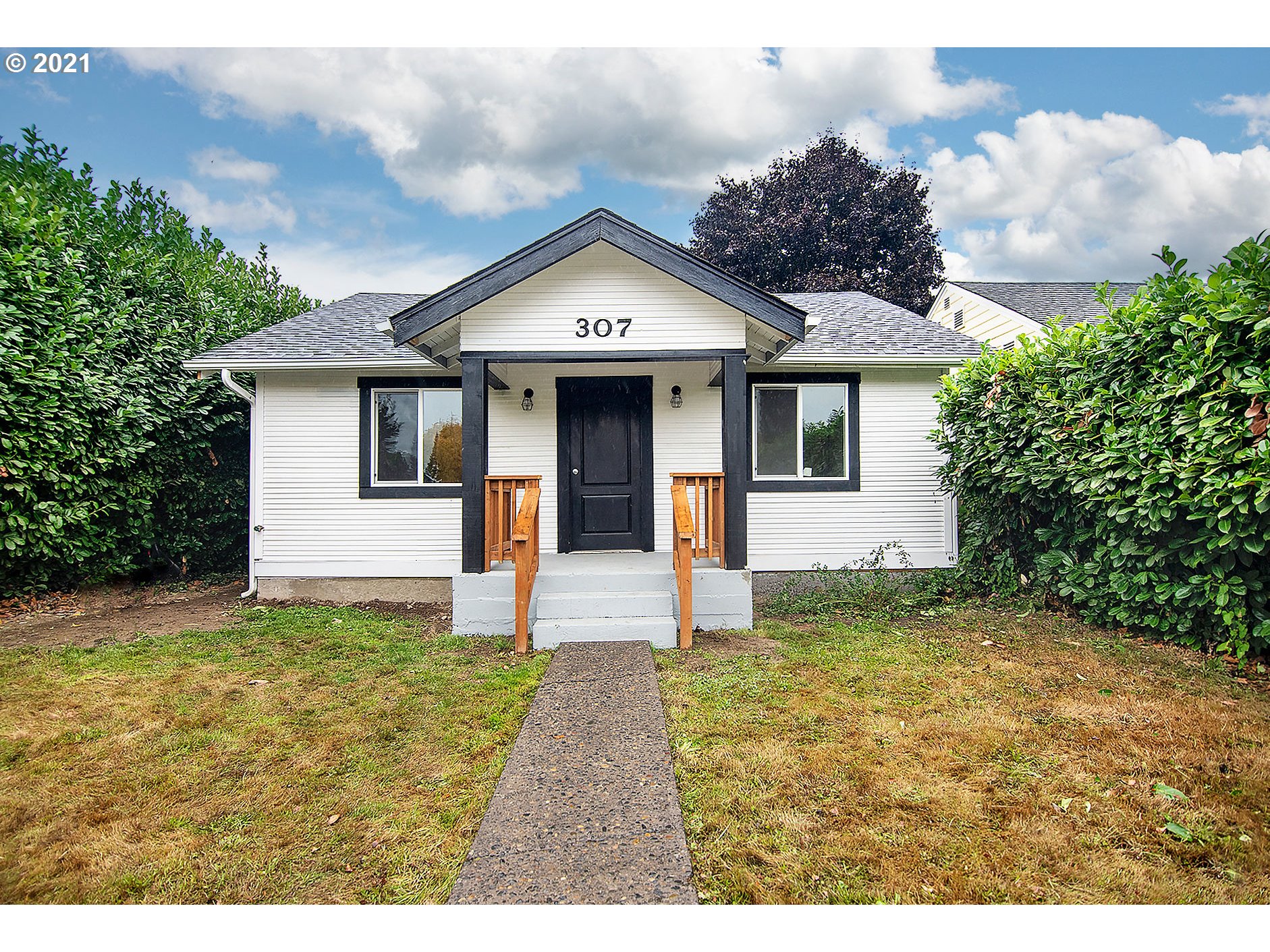 307 26TH AVE (1 of 18)