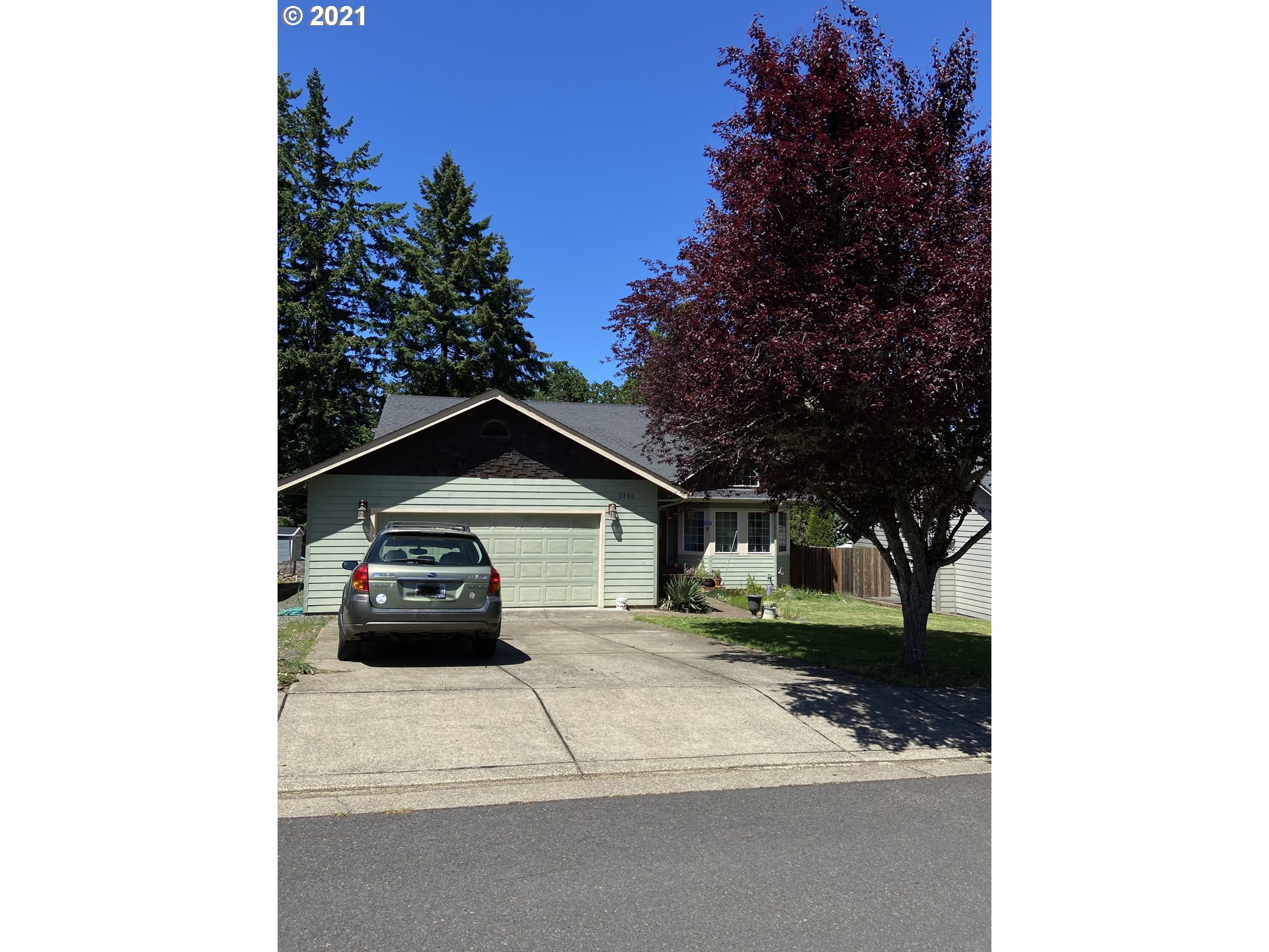 2220 IBSEN AVE (1 of 28)