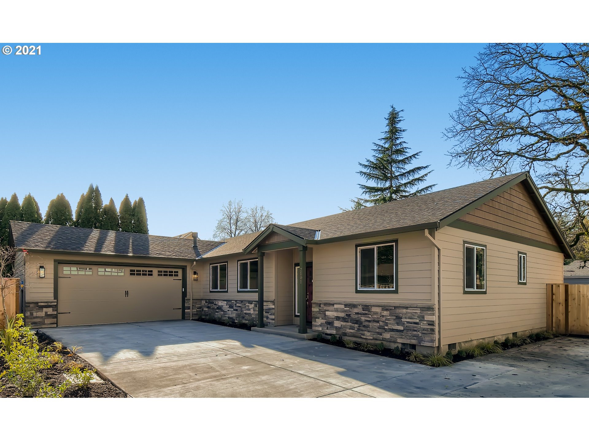 2101 SE 47th AVE (1 of 25)