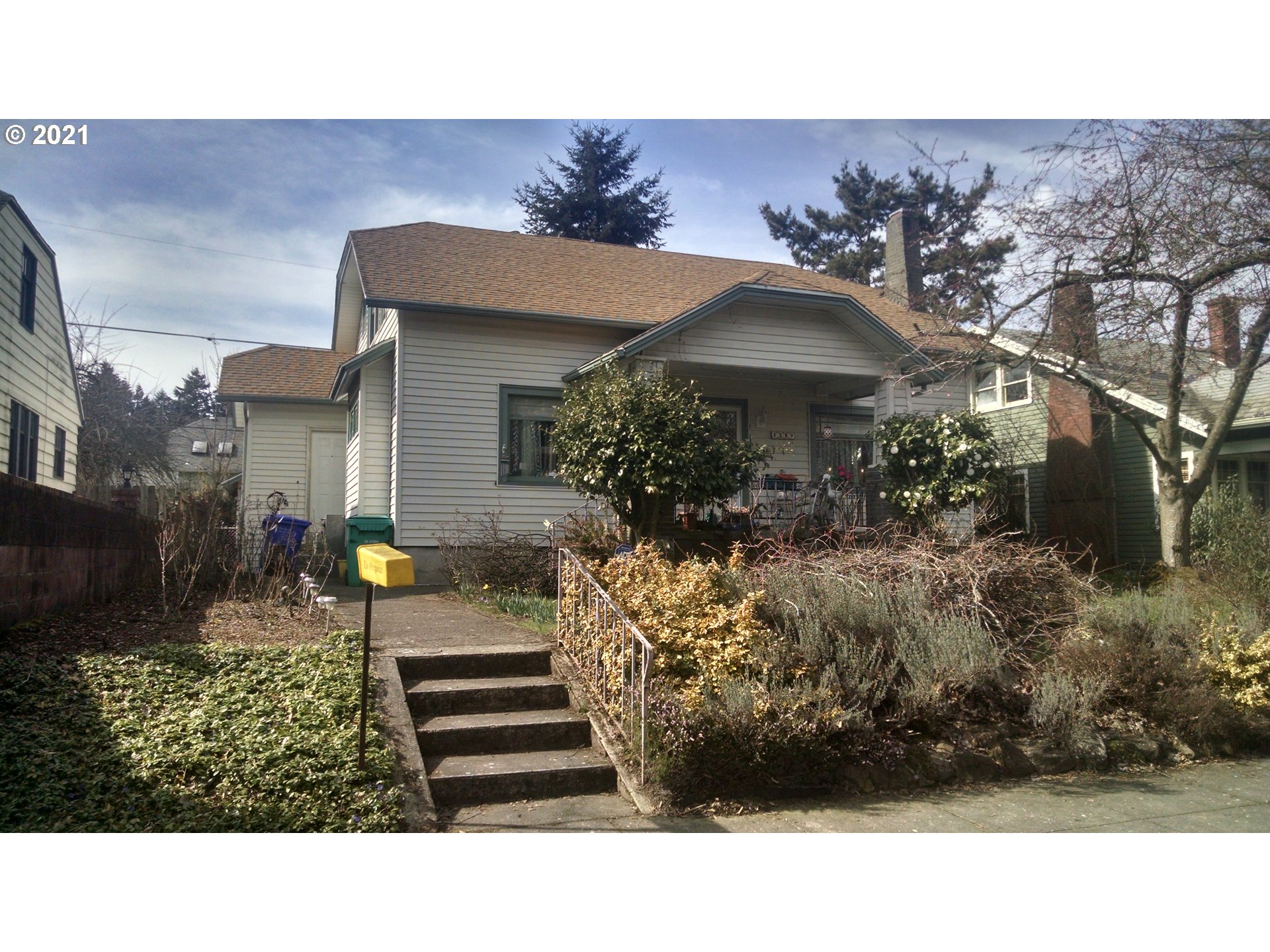 6389 N COMMERCIAL AVE (1 of 14)