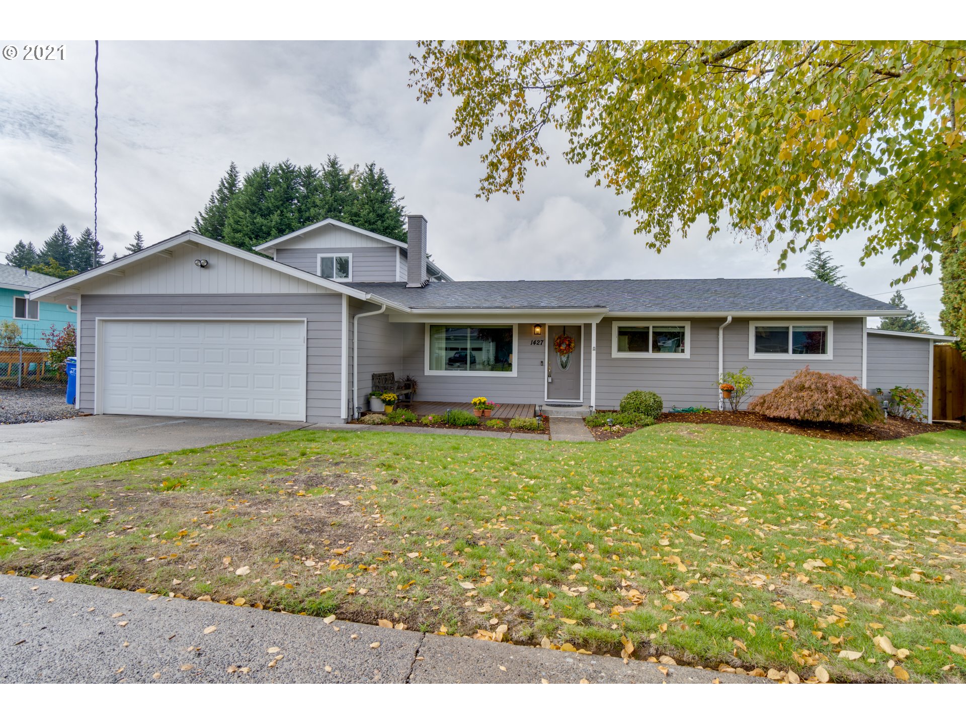1427 SE 210TH AVE (1 of 31)