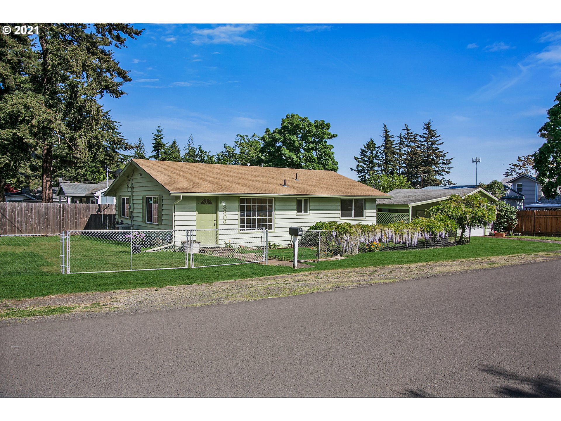 8806 SE 70TH AVE (1 of 22)