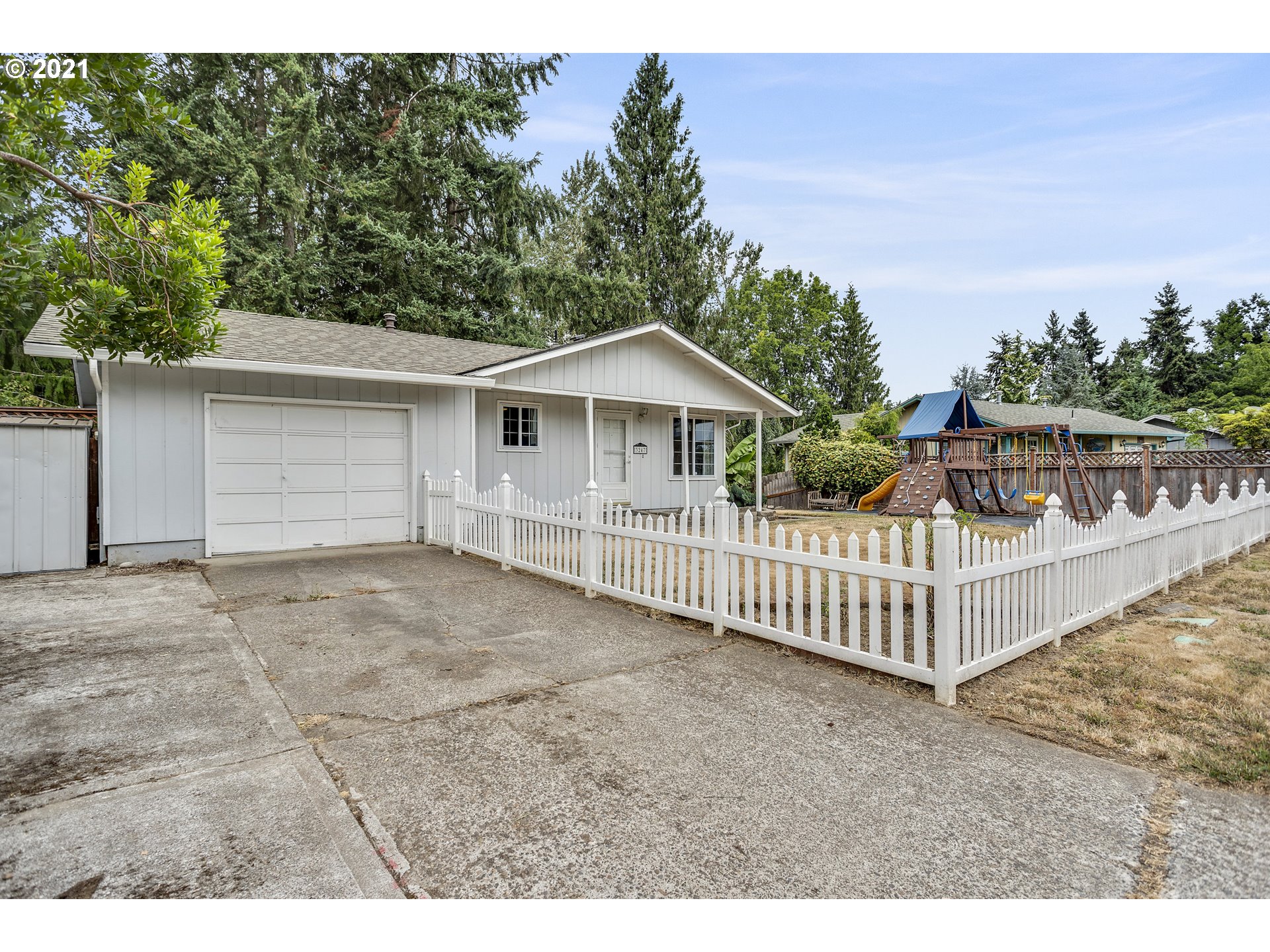 3247 SUNSET DR (1 of 26)