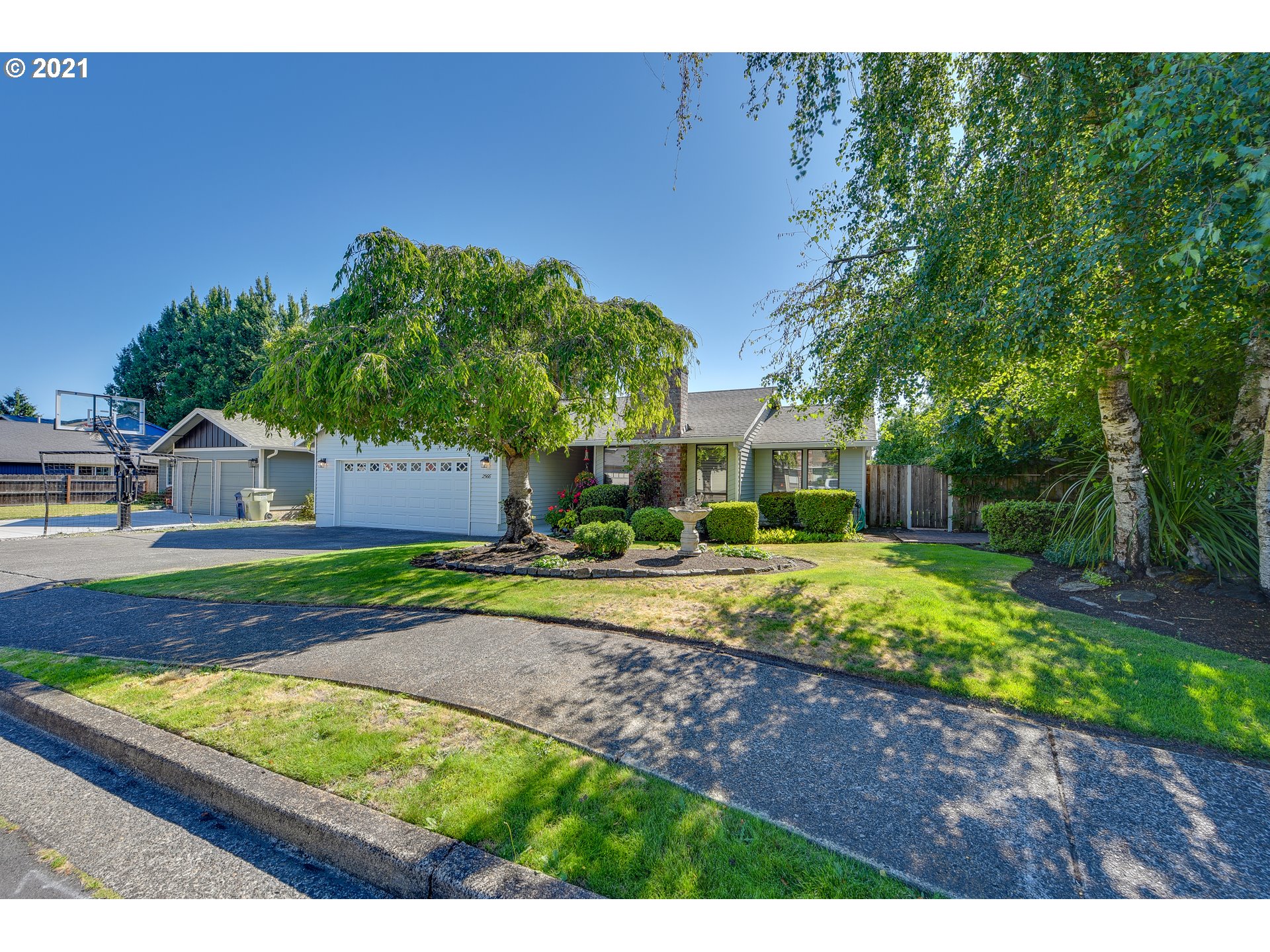 2566 SW 218TH DR (1 of 28)
