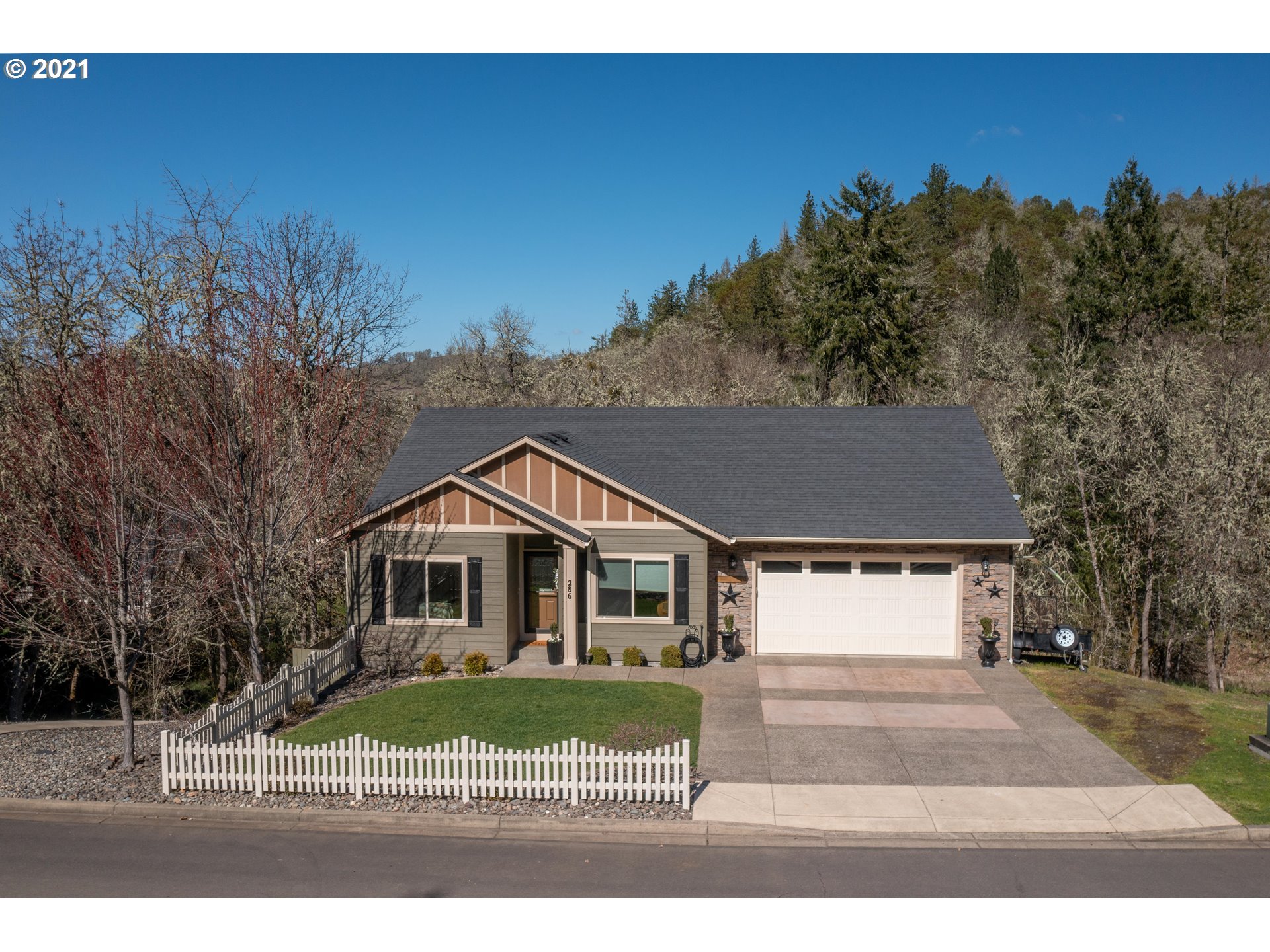 286 WINCHESTER CREEK AVE (1 of 29)