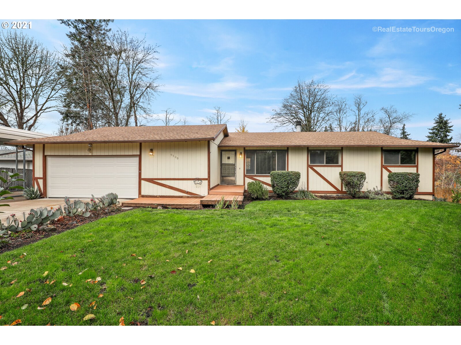 9500 SW WHITFORD LN (1 of 32)
