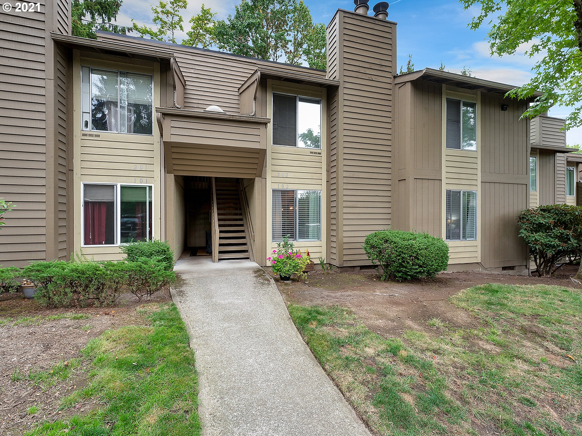 650 SW MEADOW DR 102 (1 of 29)