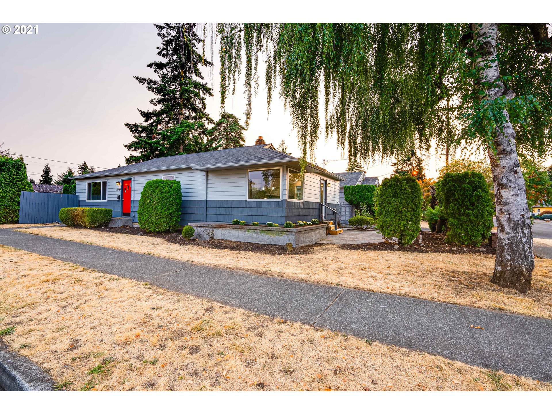 5709 SE 65TH AVE (1 of 31)