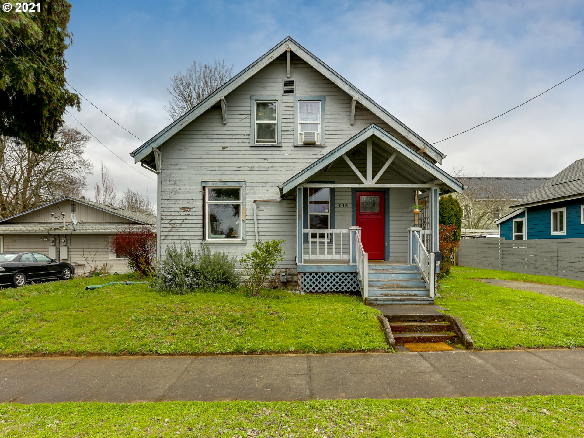 1909 HARNEY ST (1 of 24)
