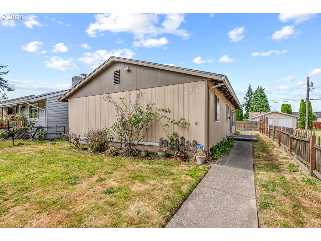 257 28TH AVE (1 of 23)