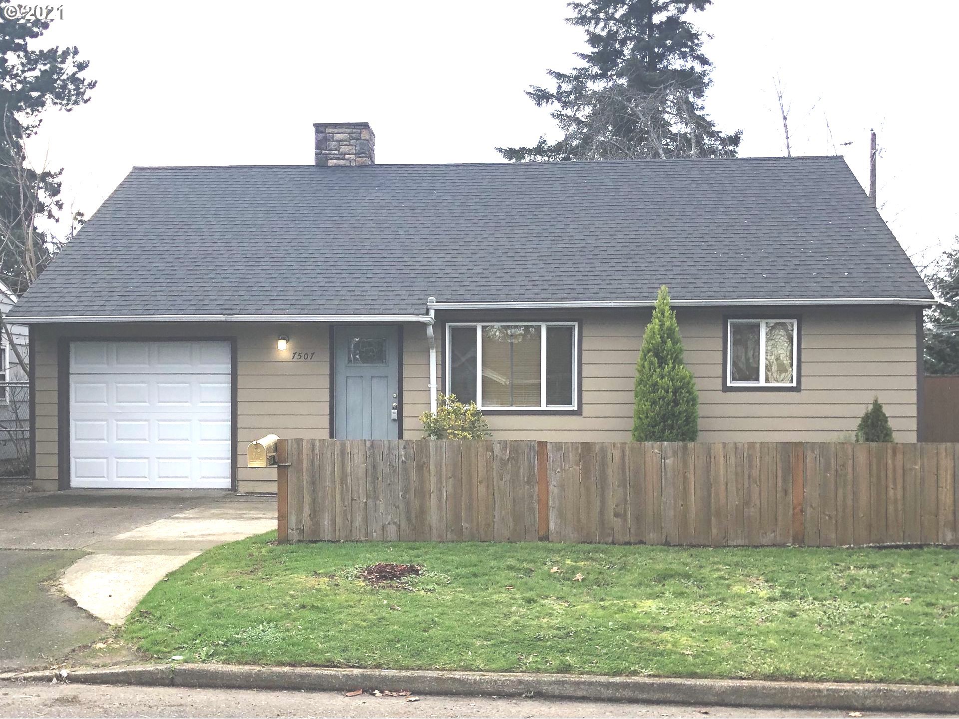 7507 SE 69TH AVE (1 of 11)
