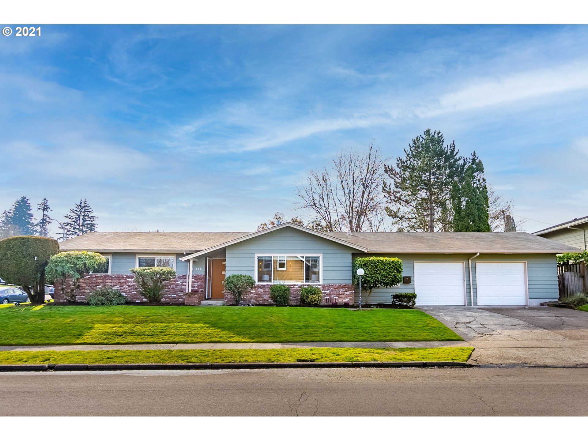 13000 SW FOOTHILL DR (1 of 32)