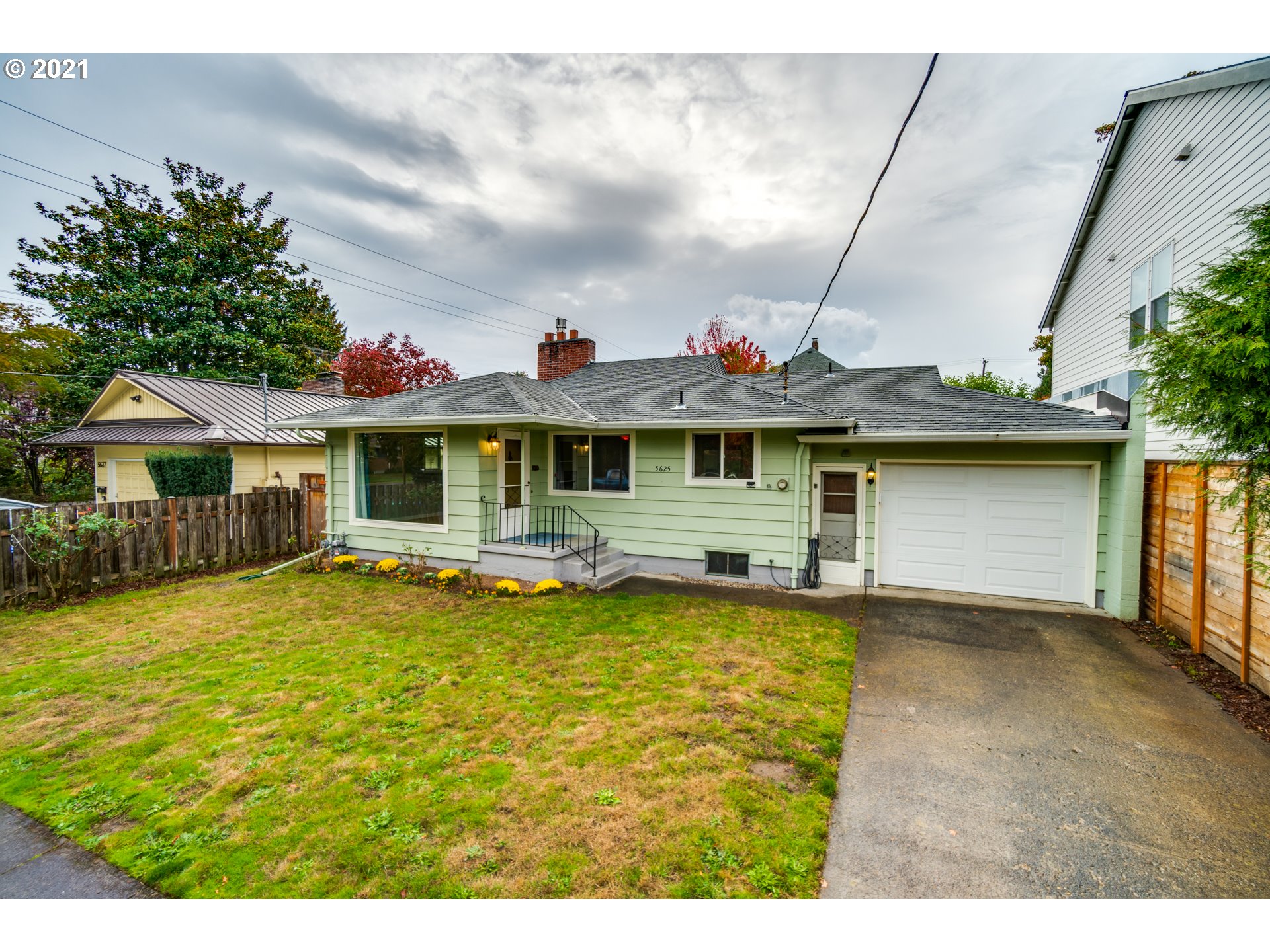 5625 SE 45TH AVE (1 of 32)
