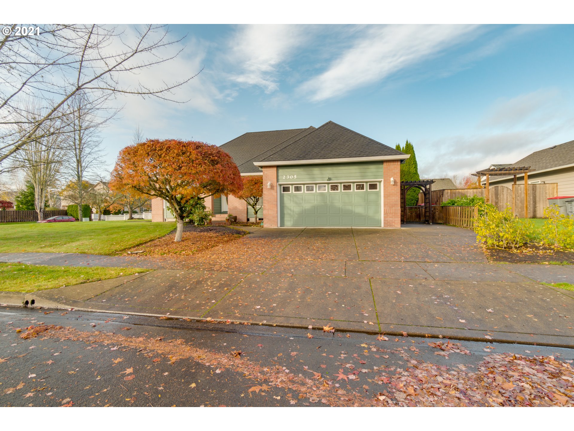 2305 NW SHADDEN DR (1 of 32)
